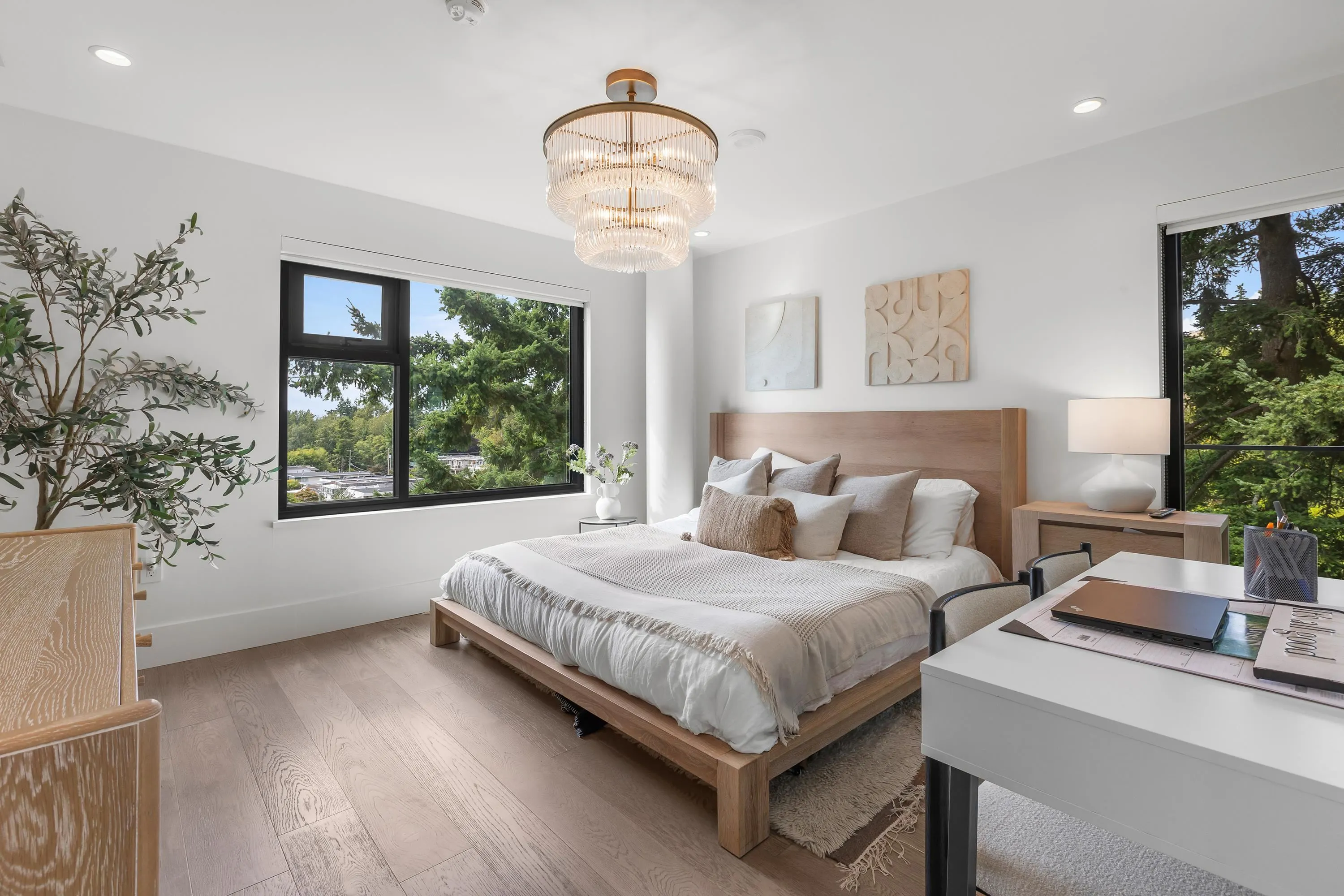 602 14825 Thrift Avenue