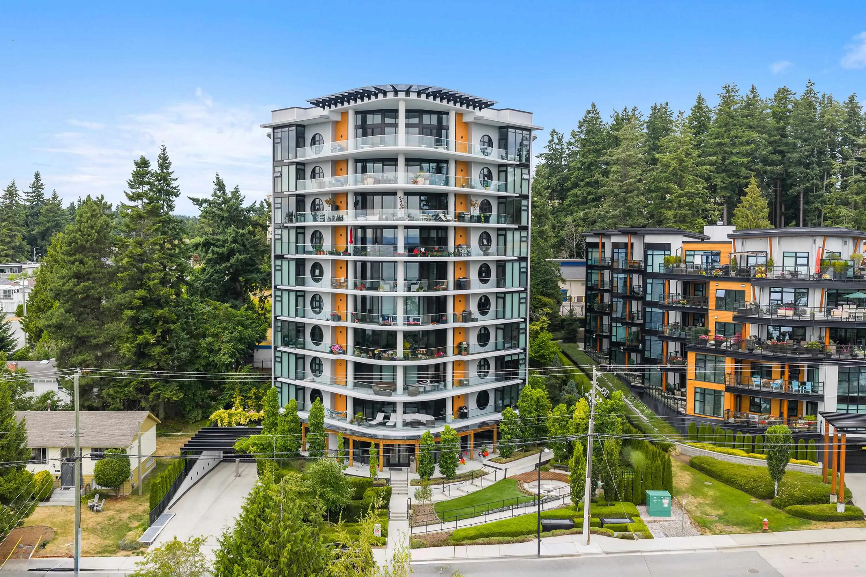 602 14825 Thrift Avenue