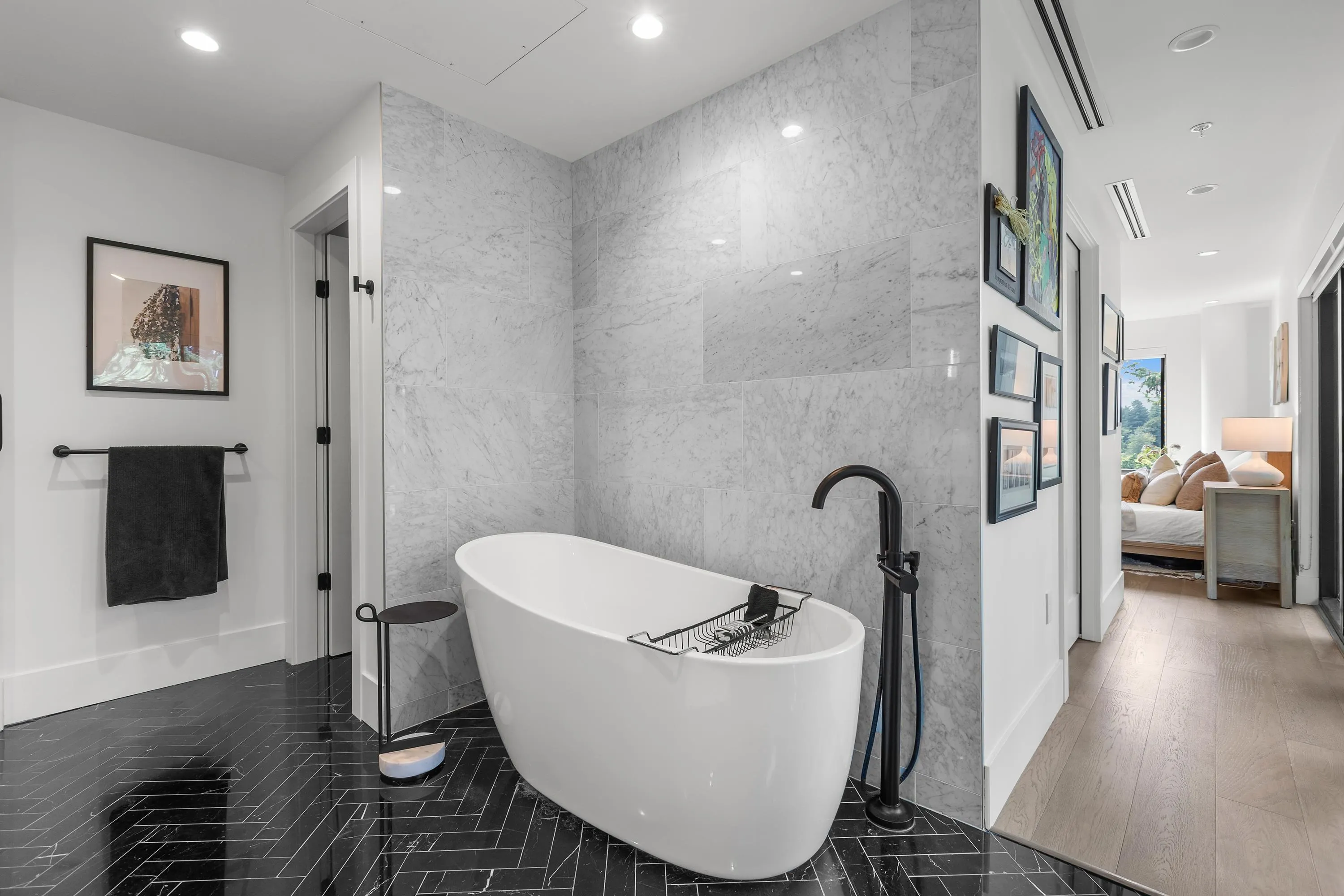 602 14825 Thrift Avenue