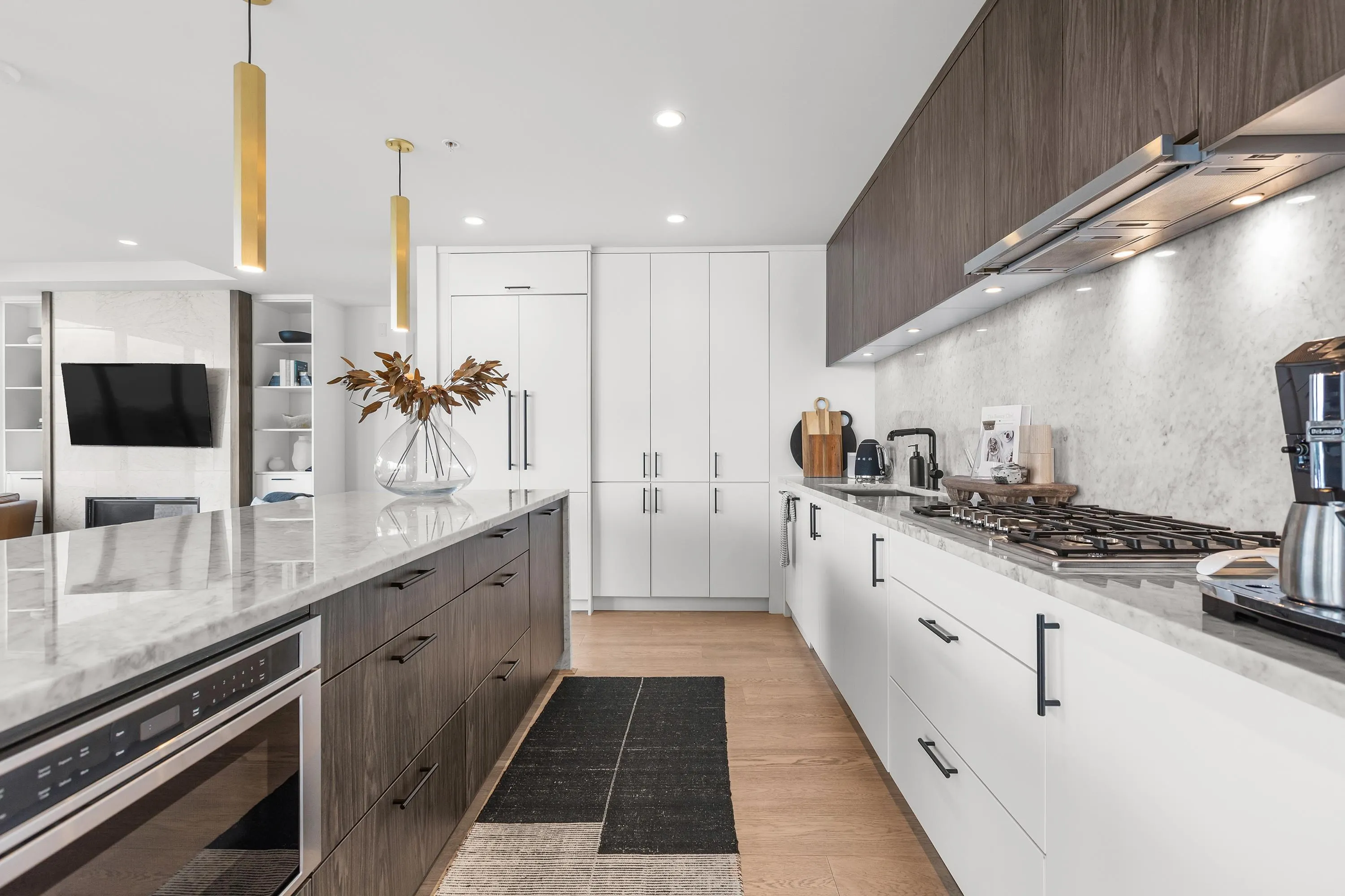 602 14825 Thrift Avenue