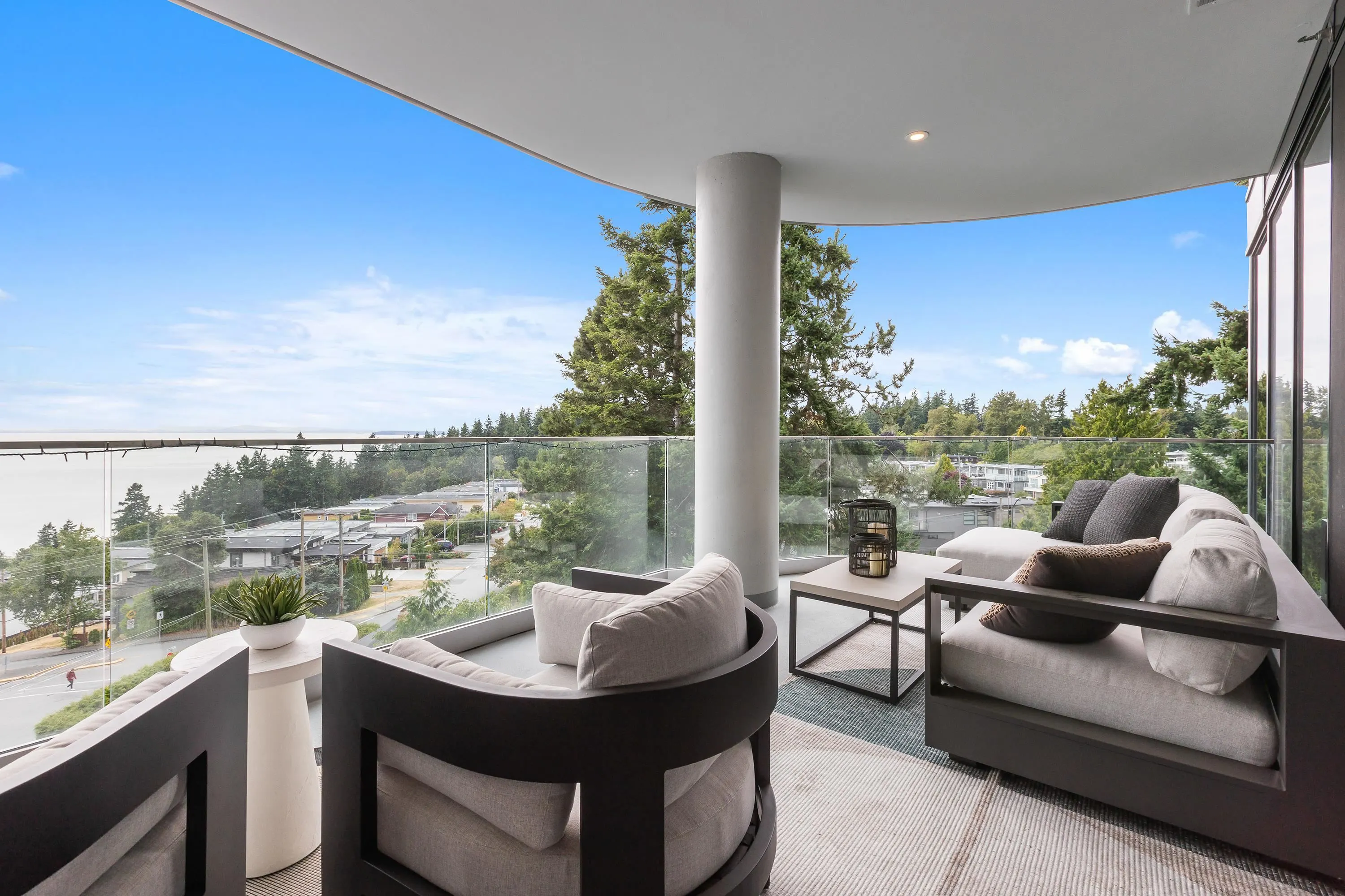 602 14825 Thrift Avenue