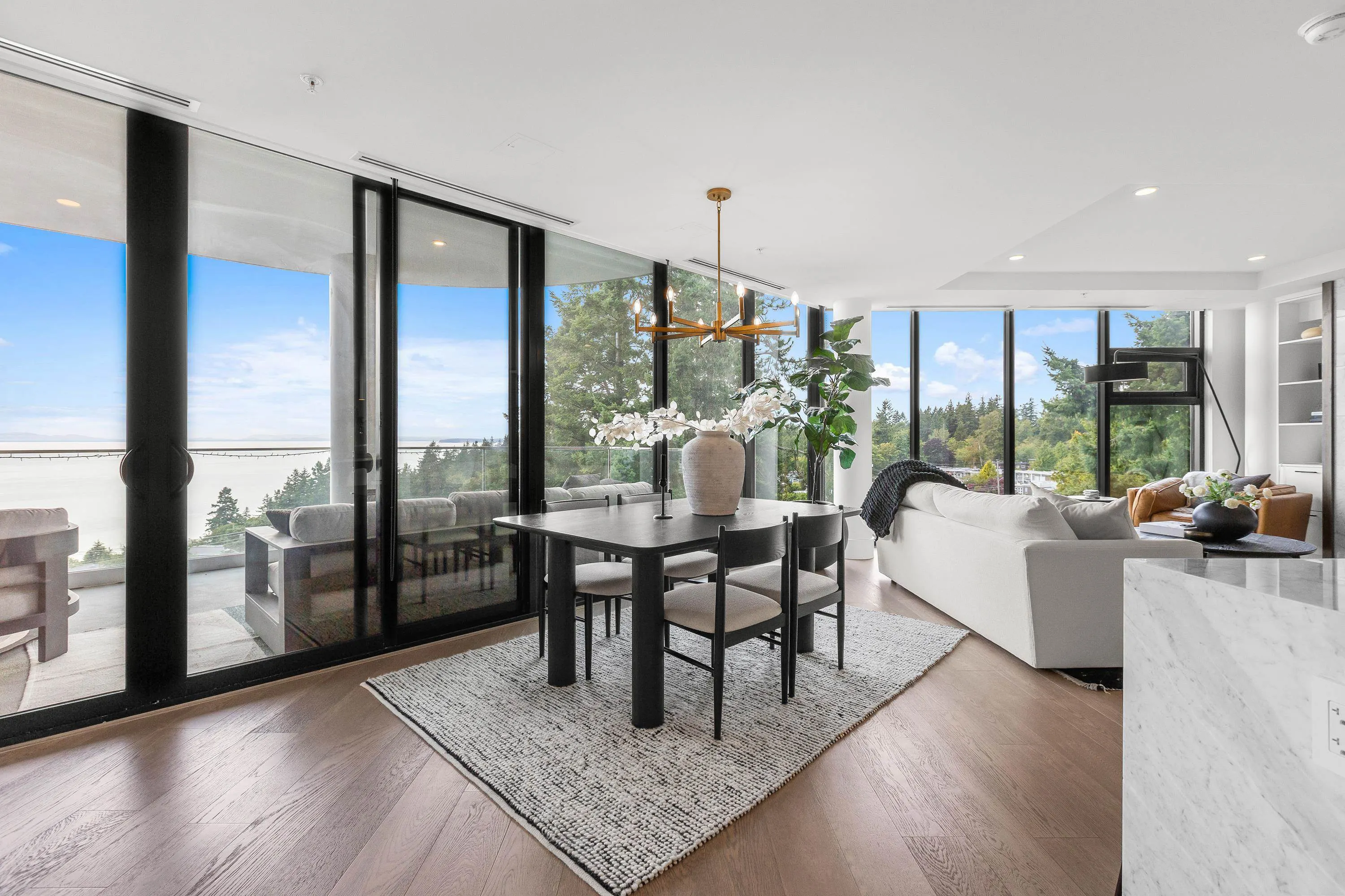 602 14825 Thrift Avenue