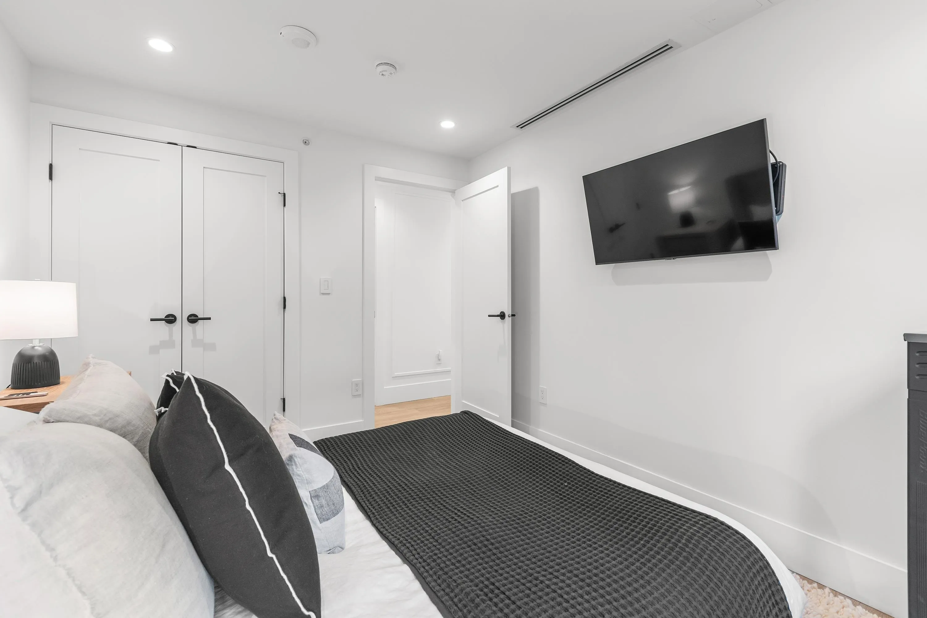 602 14825 Thrift Avenue