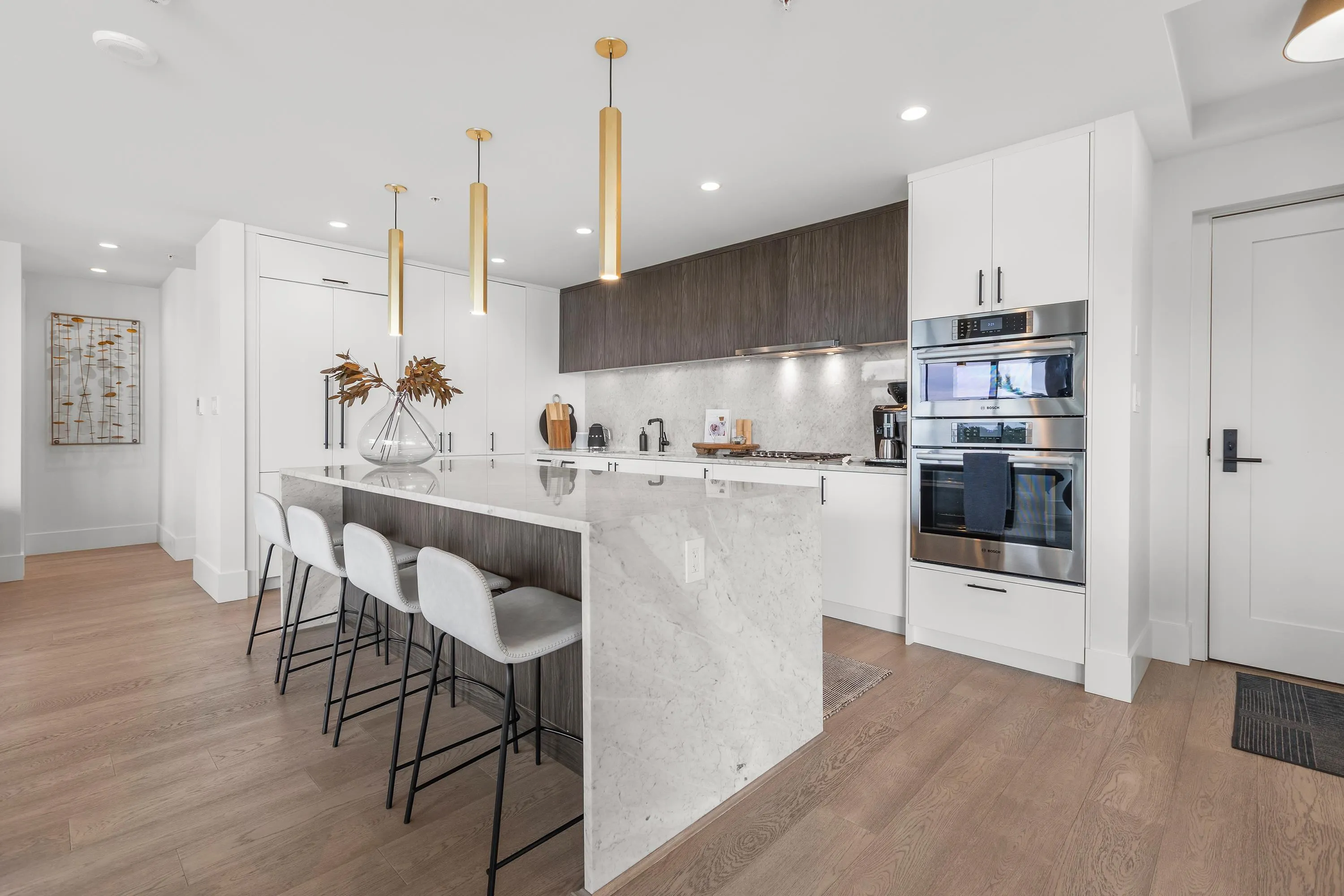 602 14825 Thrift Avenue