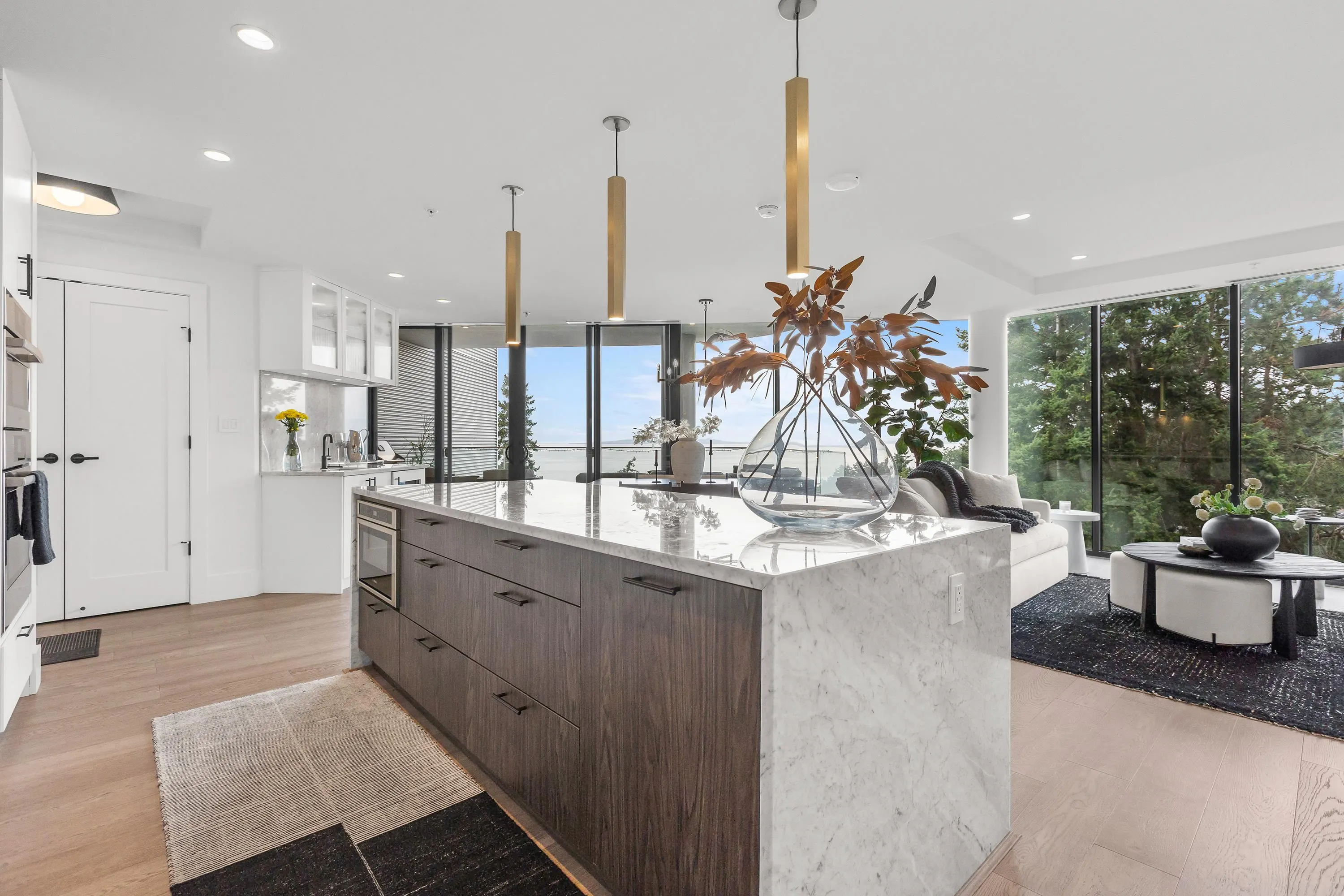 602 14825 Thrift Avenue