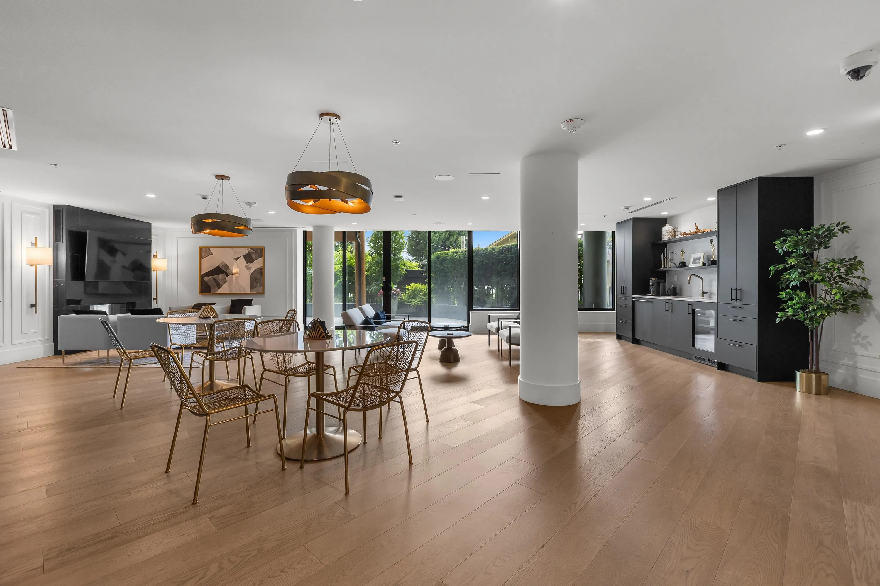 602 14825 Thrift Avenue