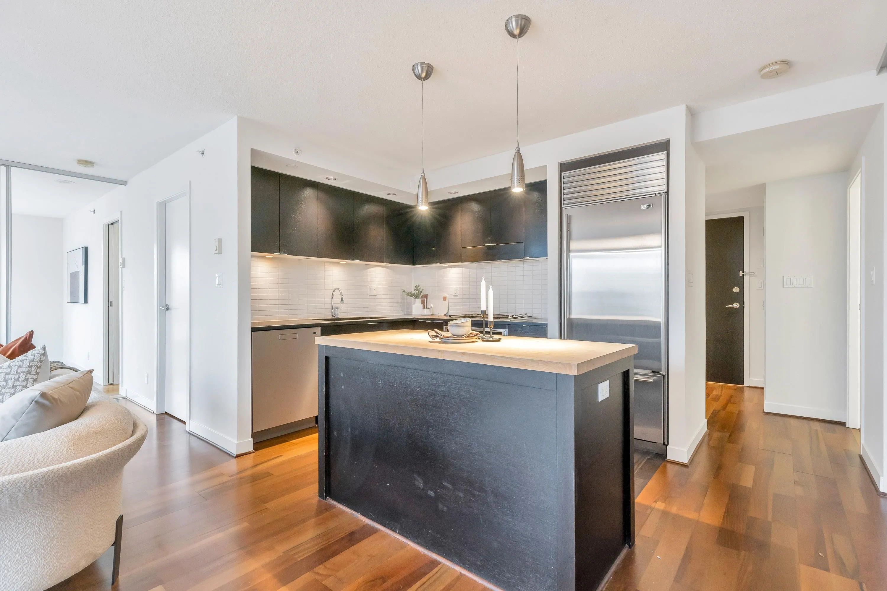 1003 1055 Homer Street