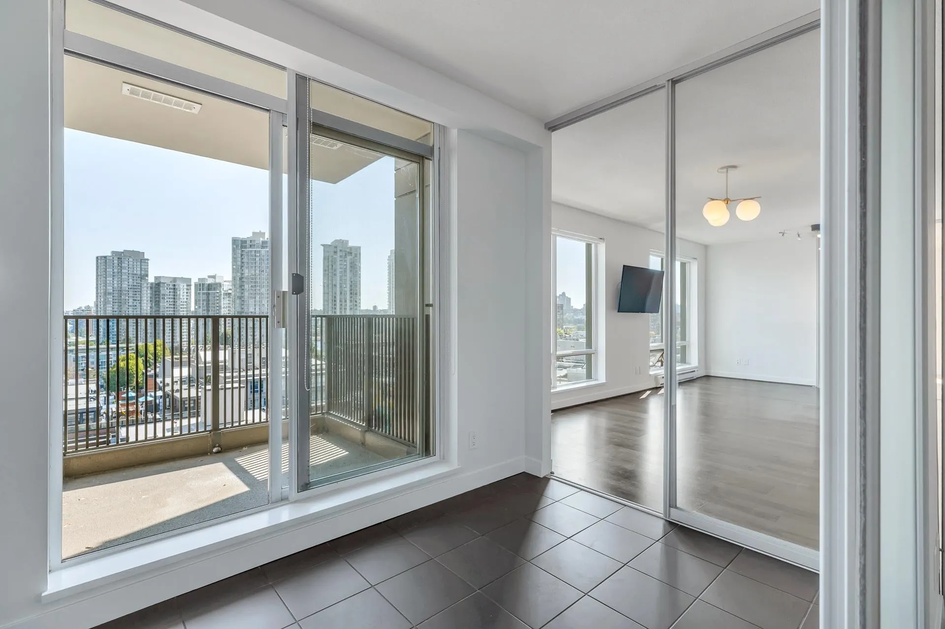 1003 1055 Homer Street