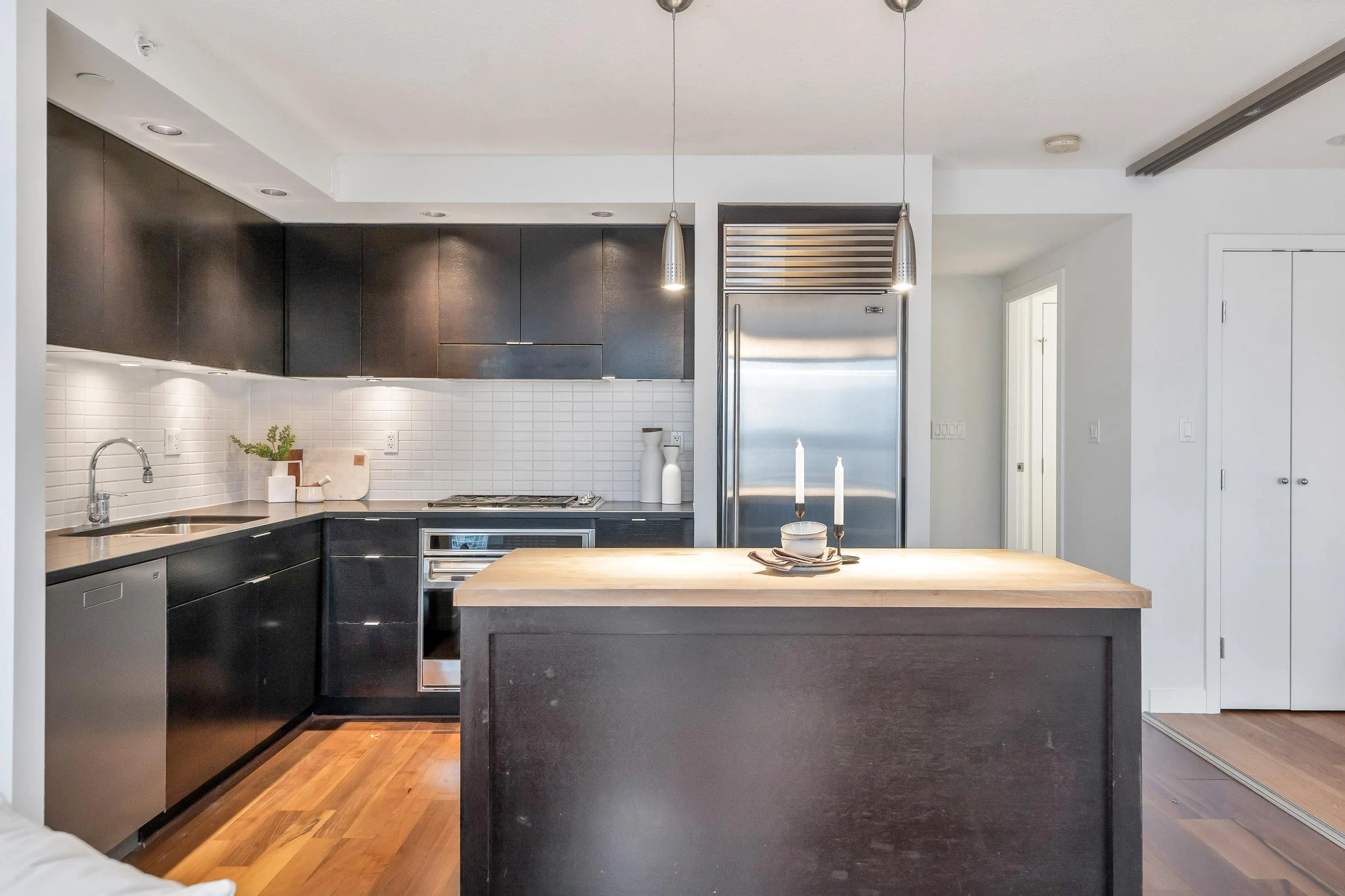 1003 1055 Homer Street