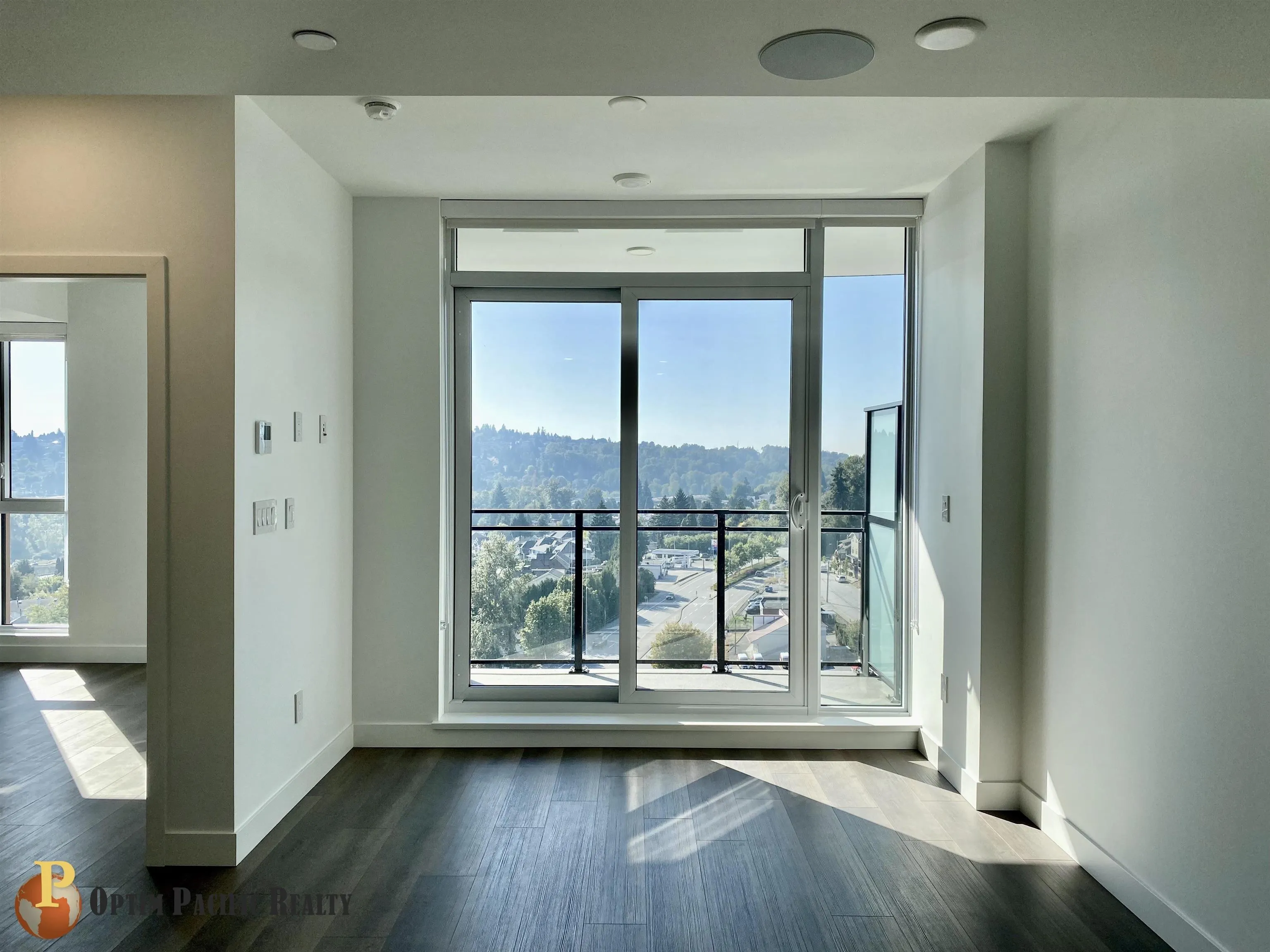 15XX 901 Lougheed Highway