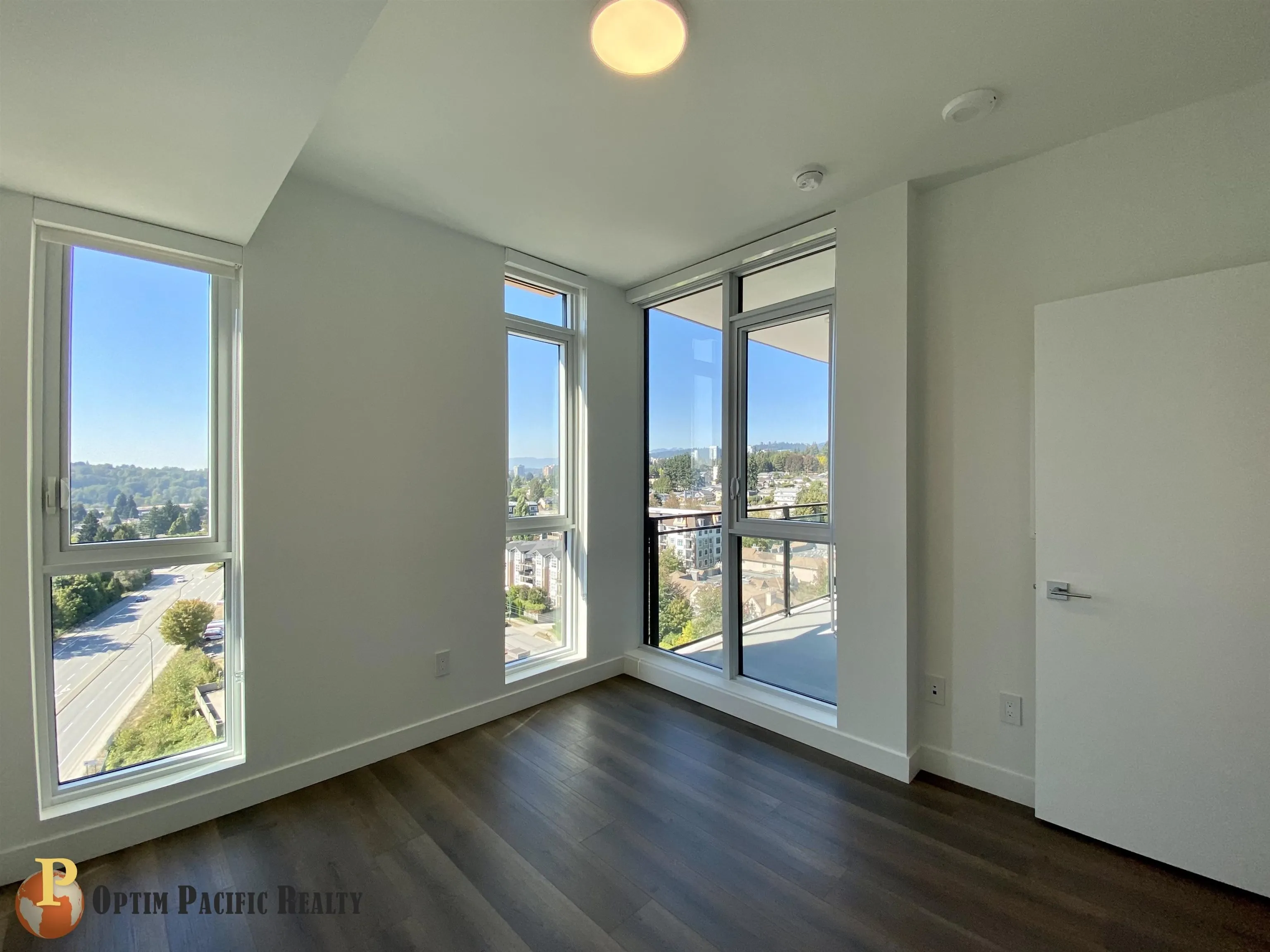 15XX 901 Lougheed Highway