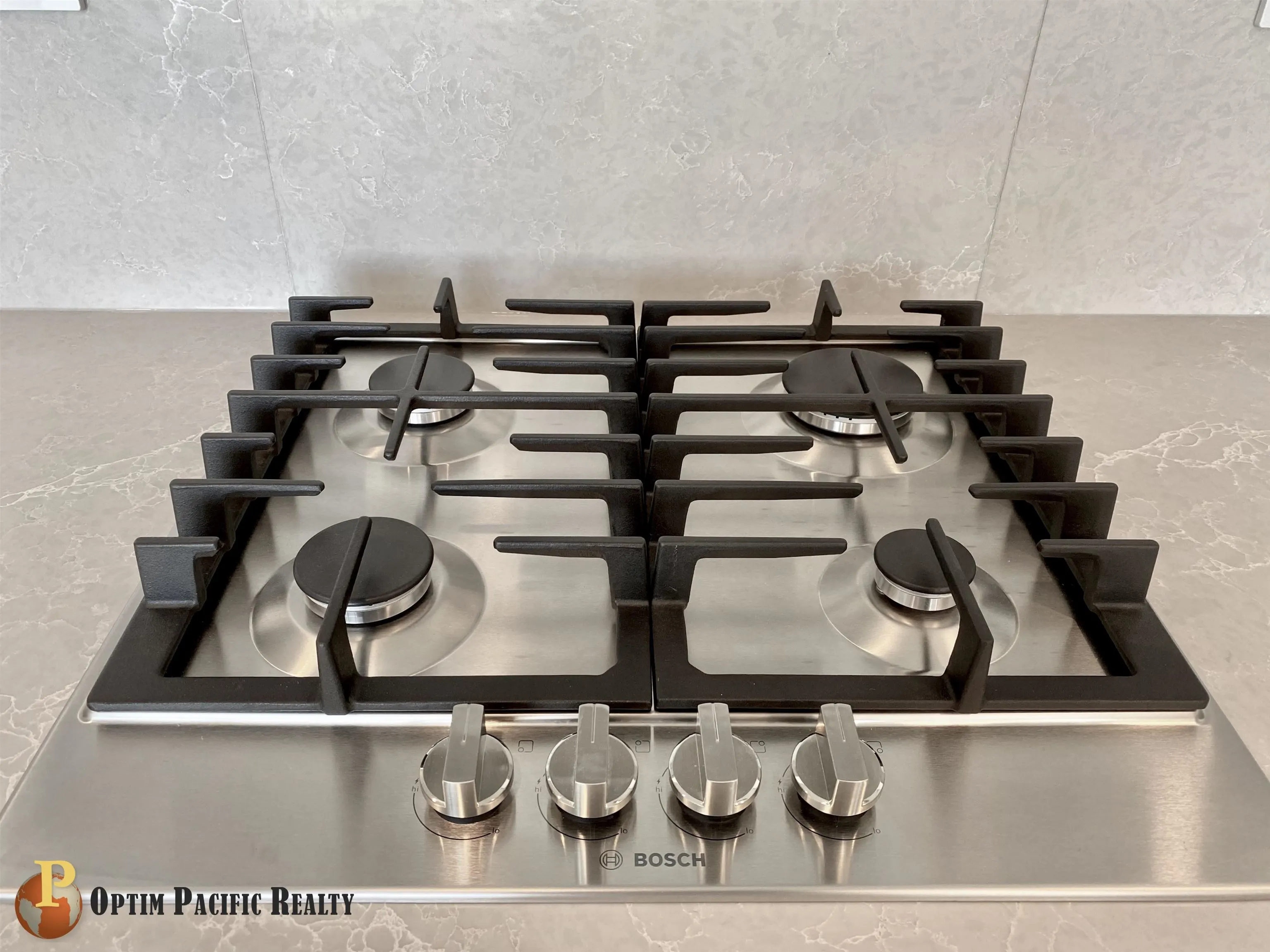 15XX 901 Lougheed Highway