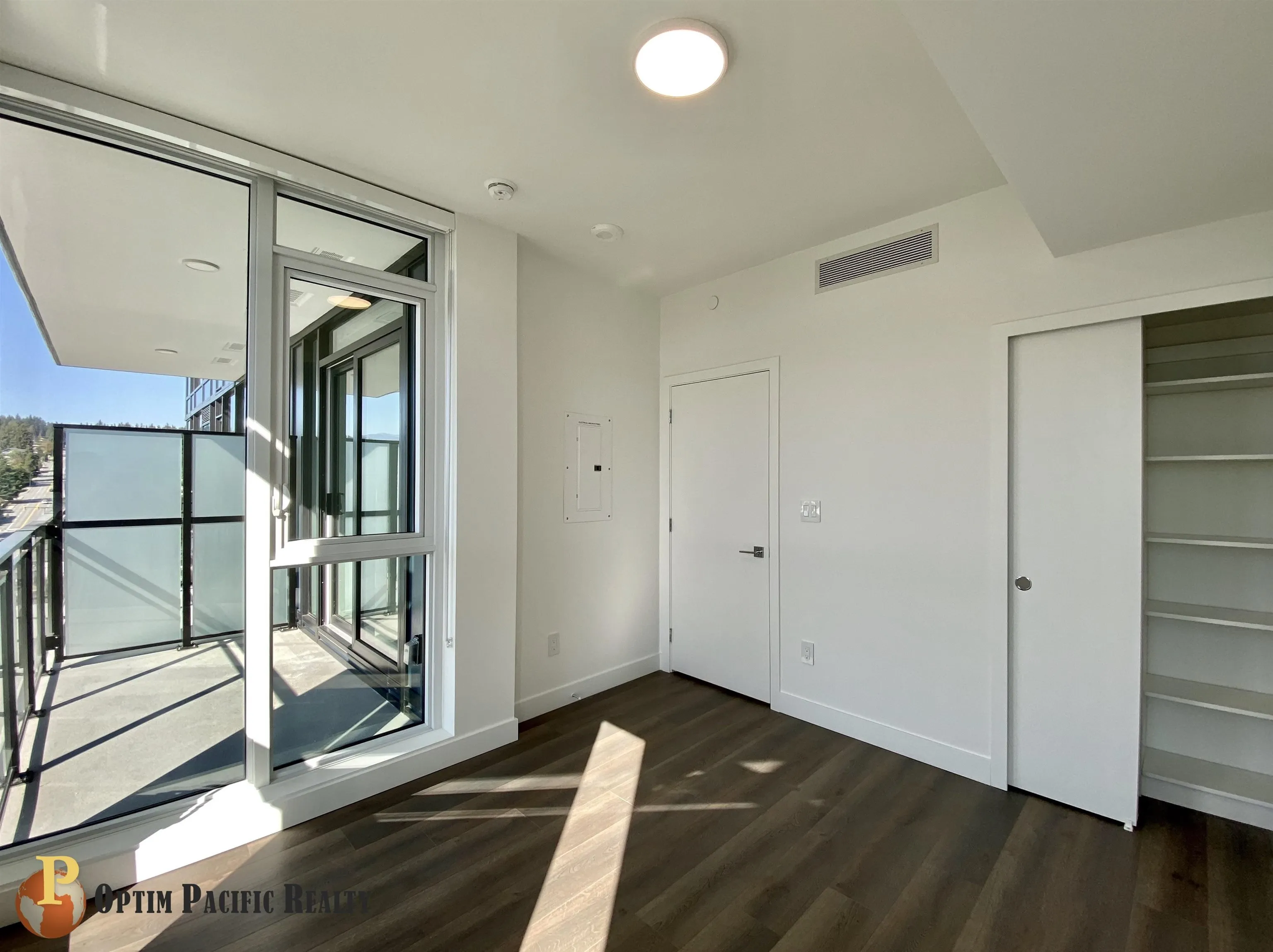 15XX 901 Lougheed Highway