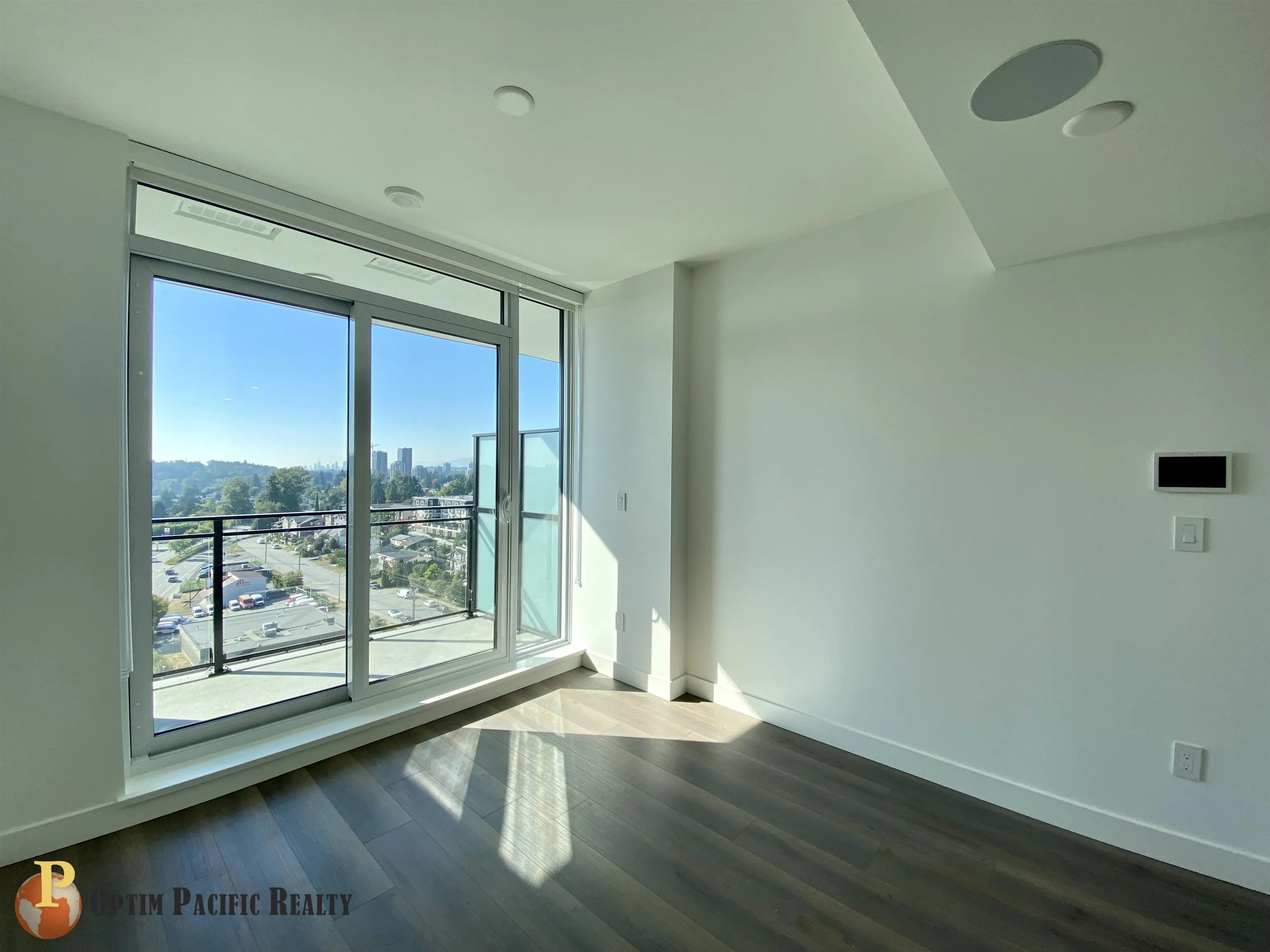 15XX 901 Lougheed Highway