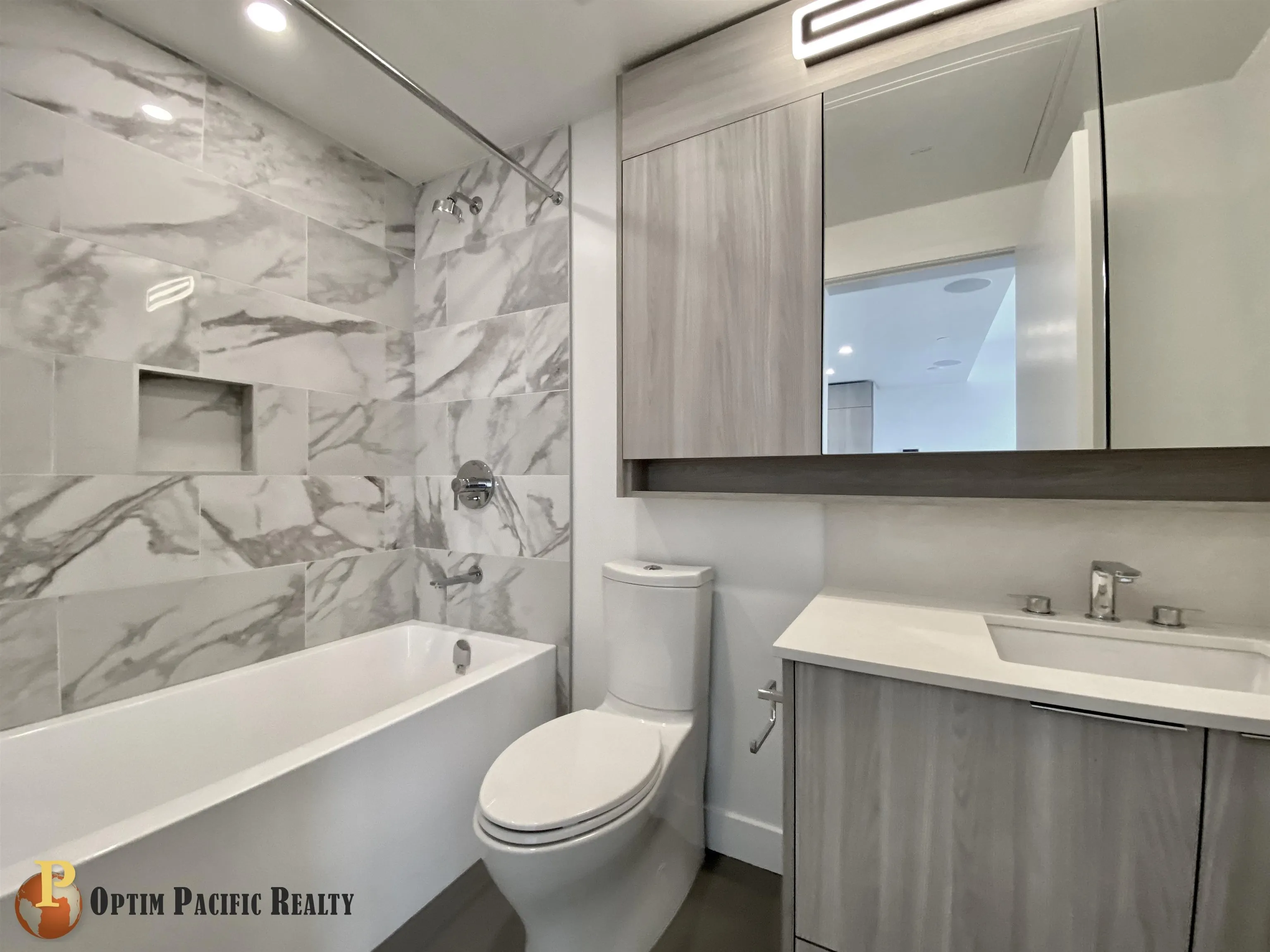 15XX 901 Lougheed Highway