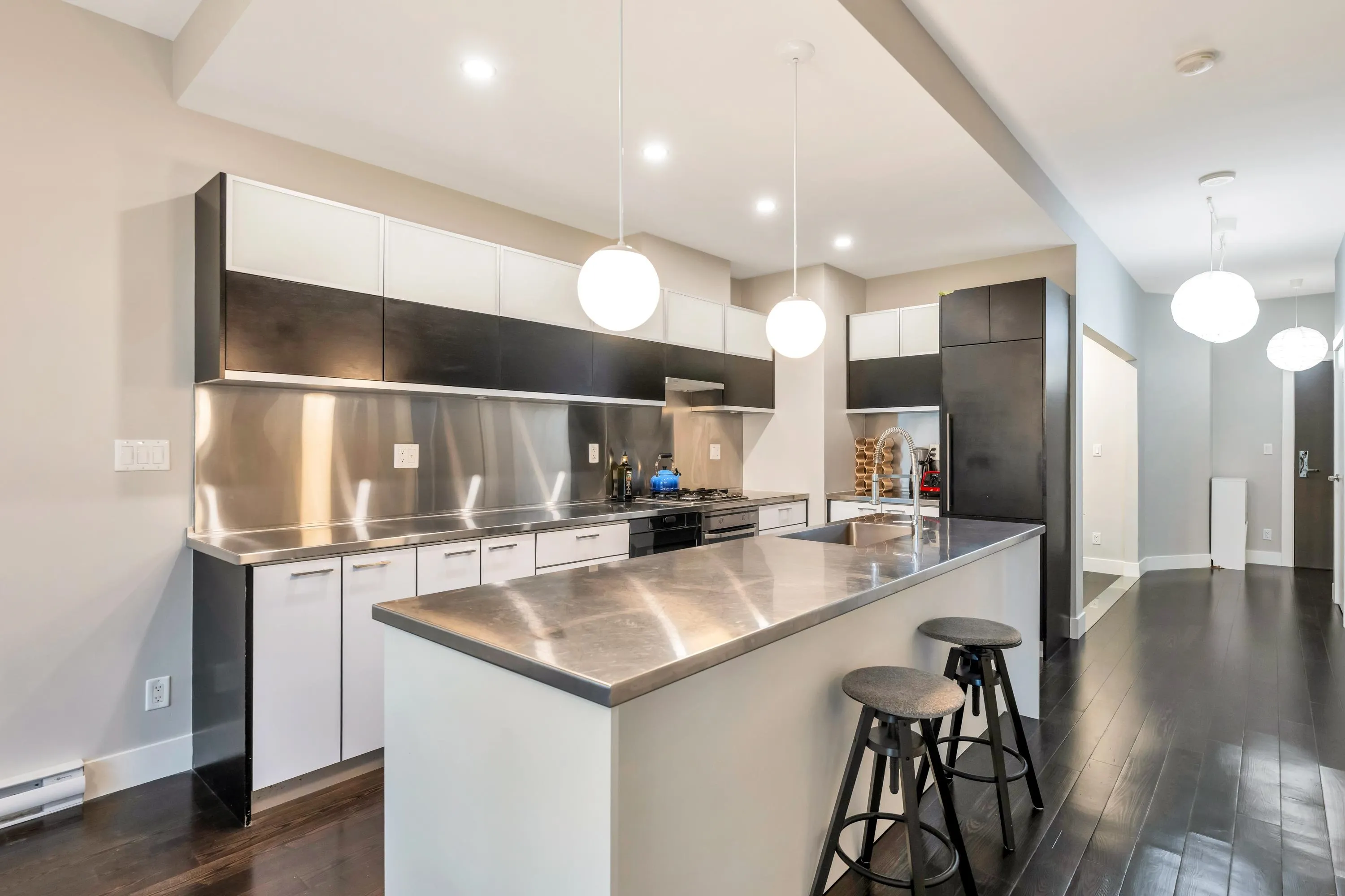 305 535 Smithe Street