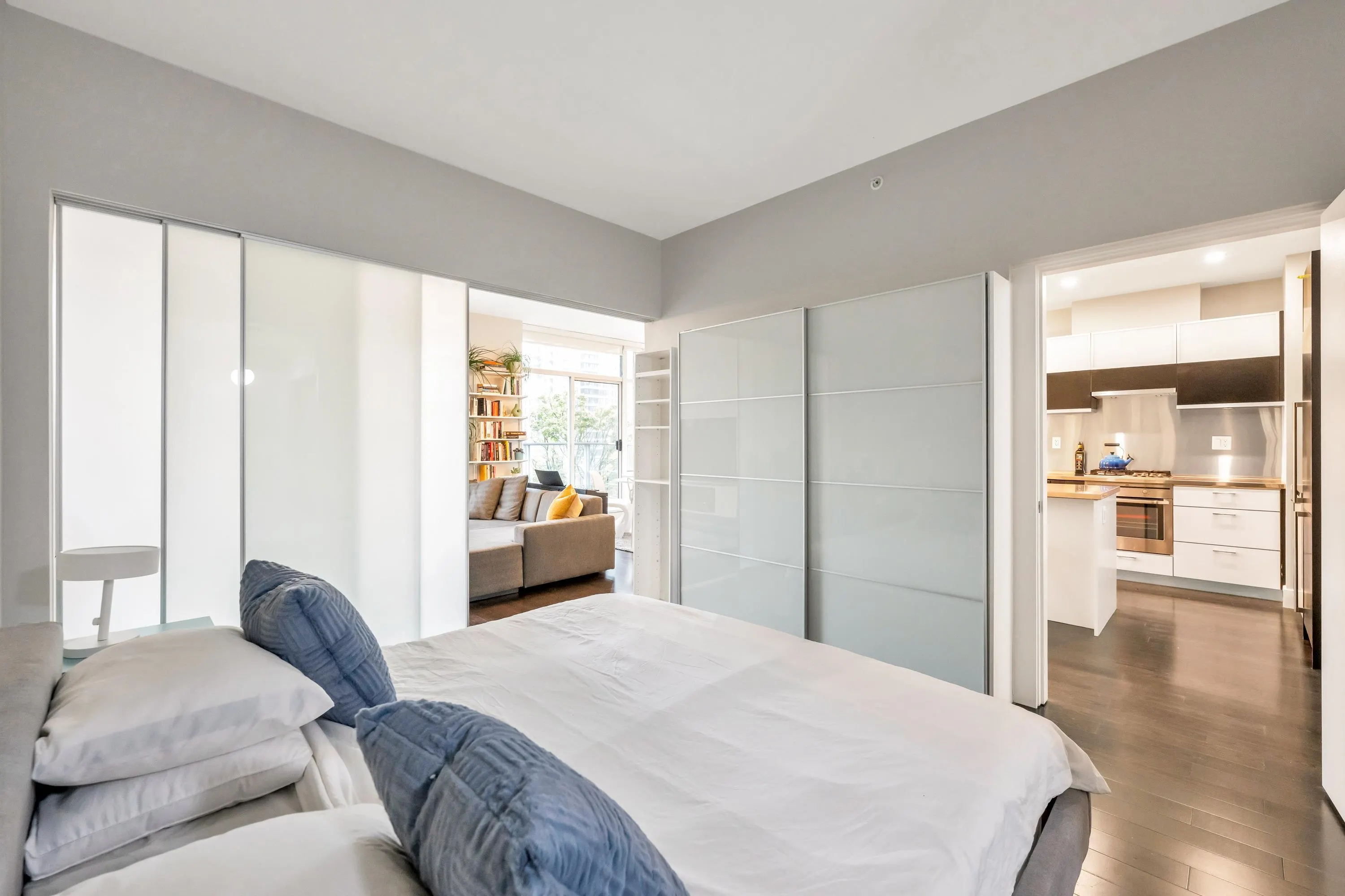 305 535 Smithe Street