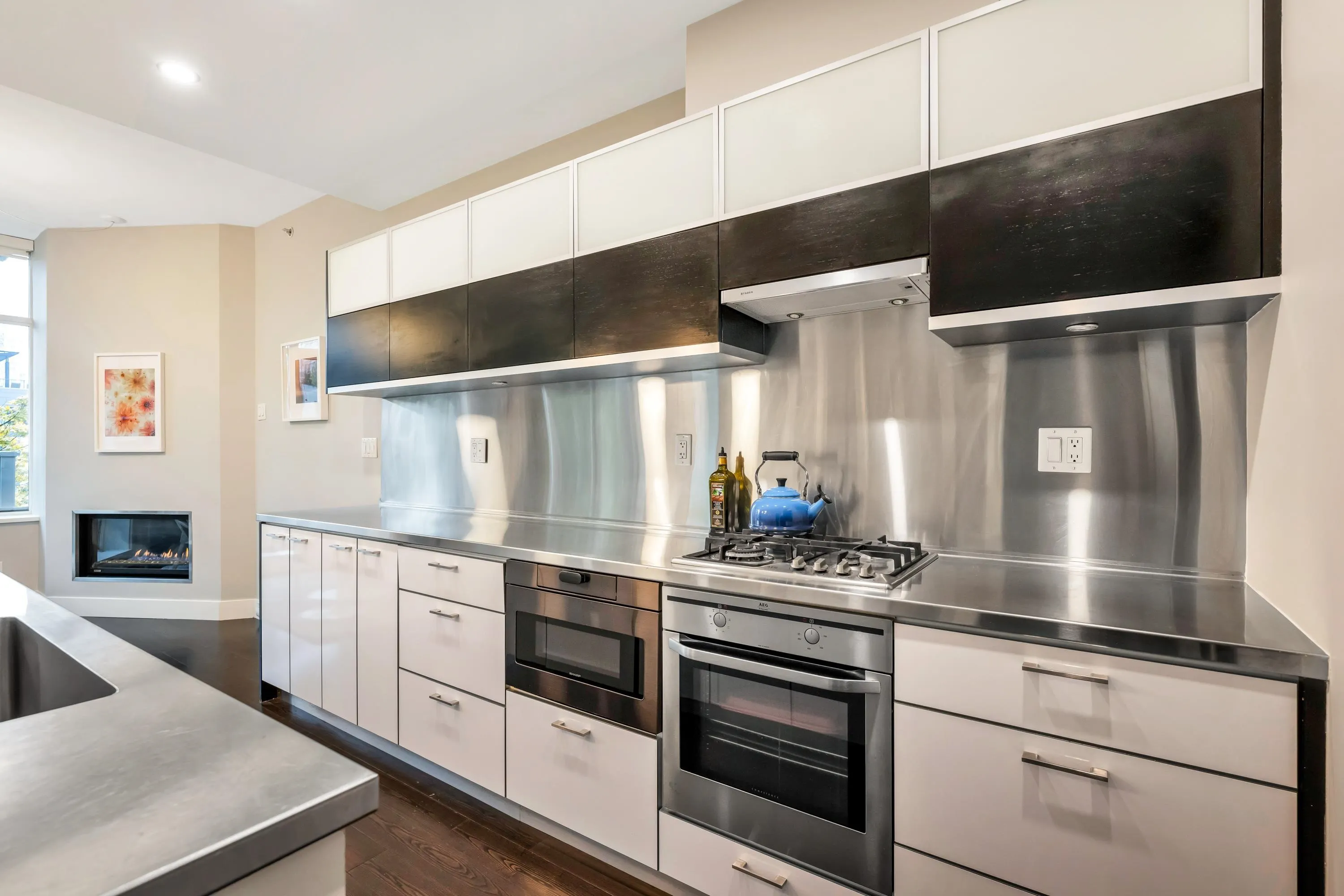 305 535 Smithe Street