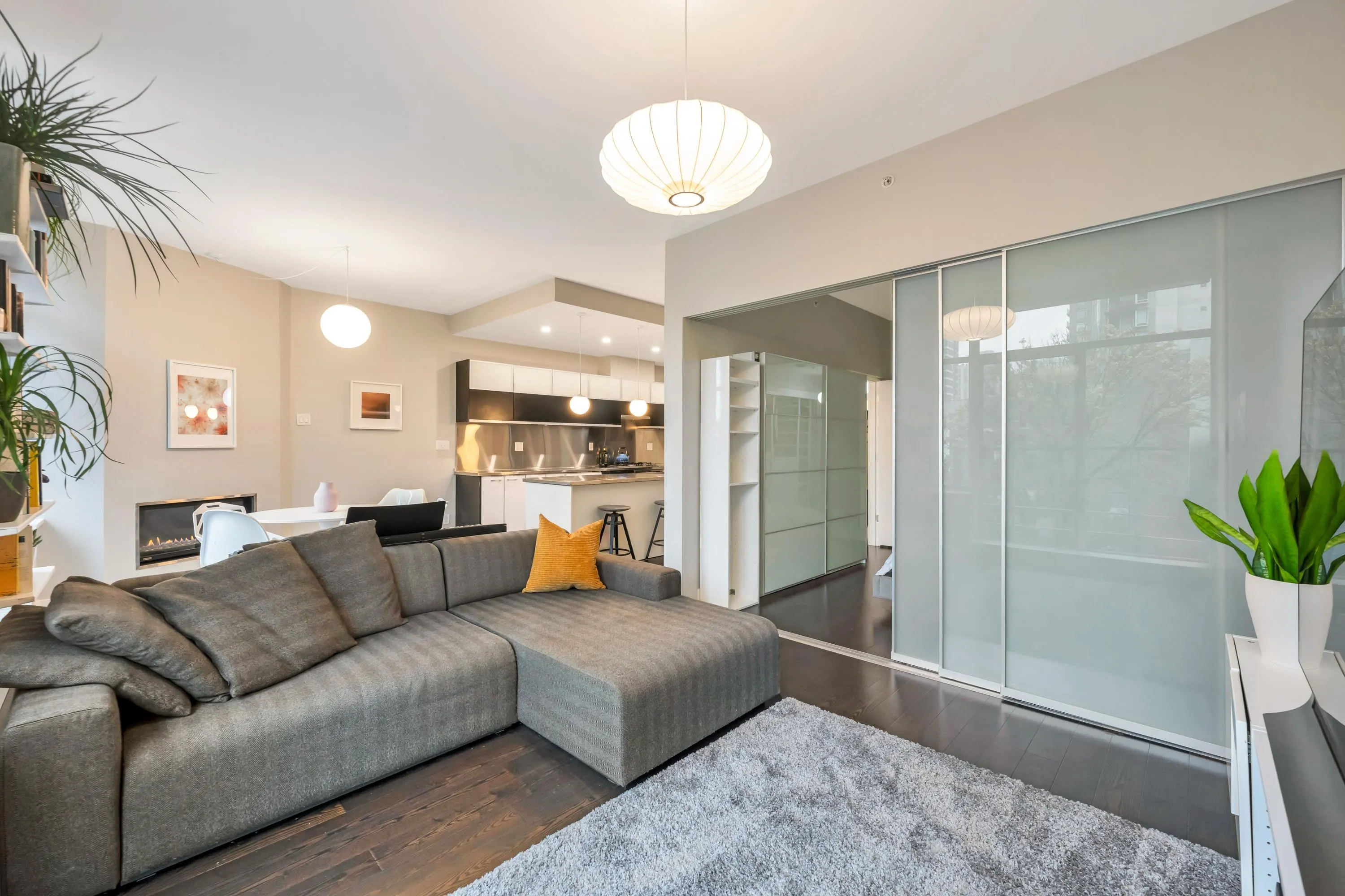 305 535 Smithe Street