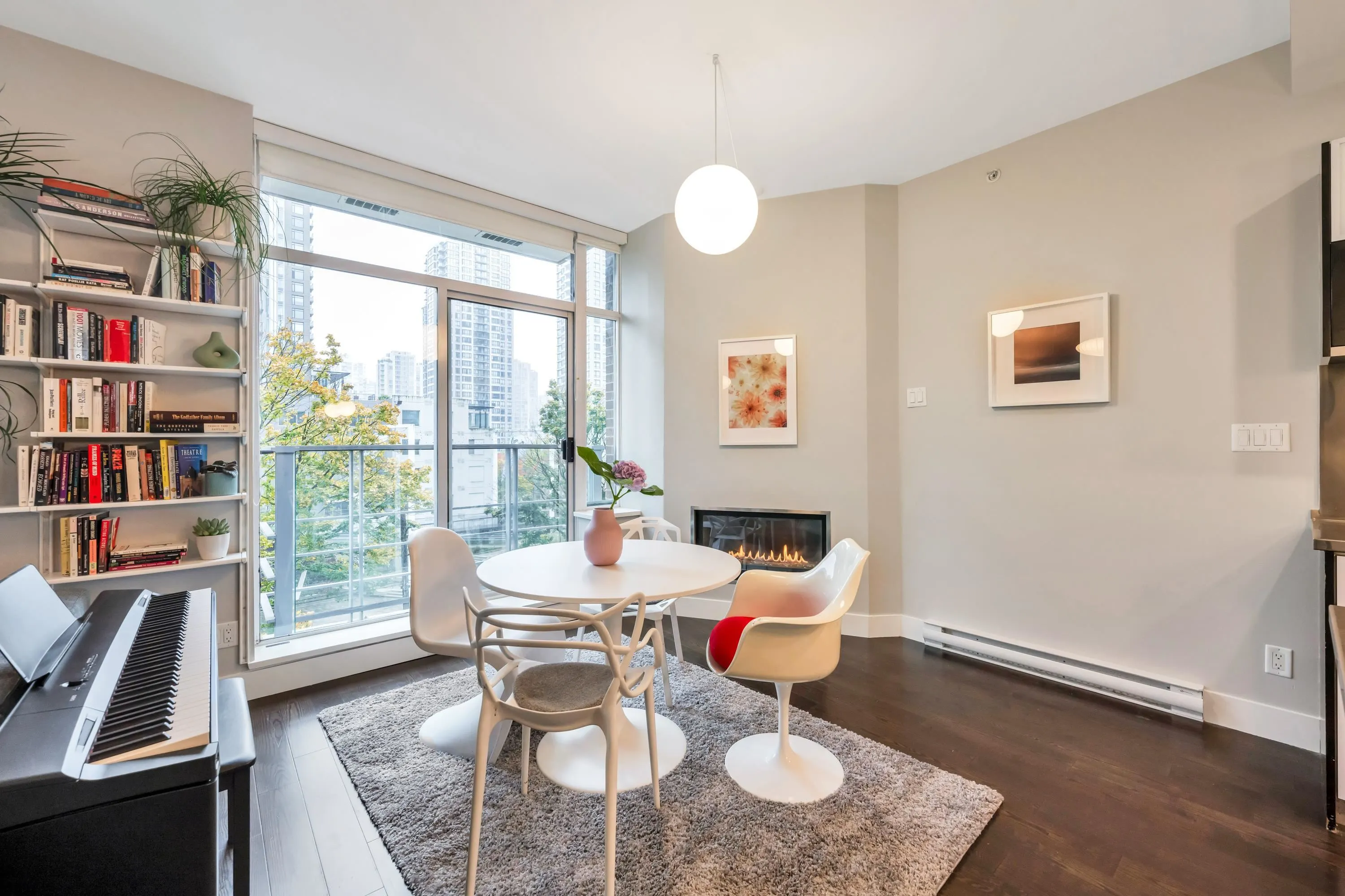 305 535 Smithe Street