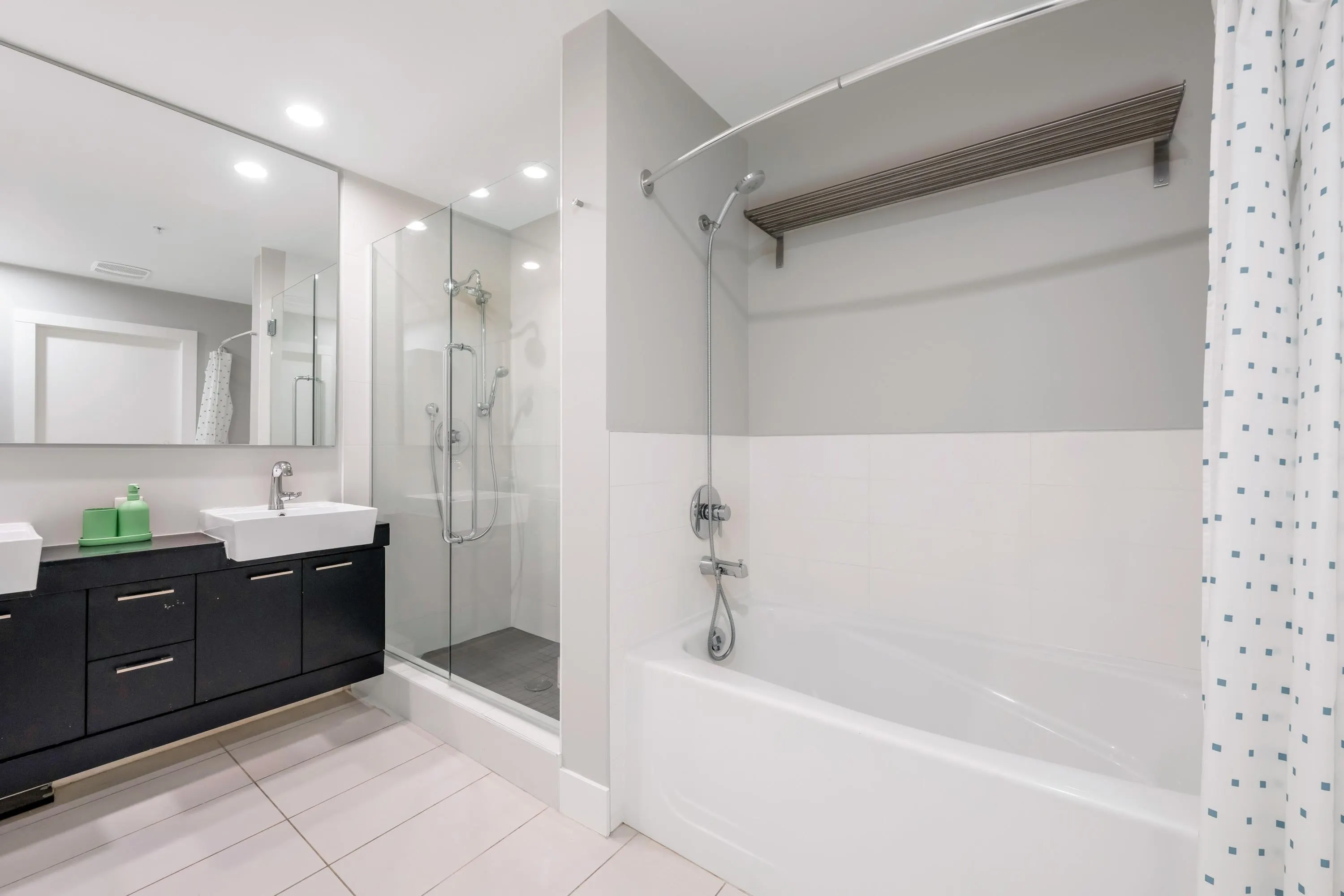 305 535 Smithe Street