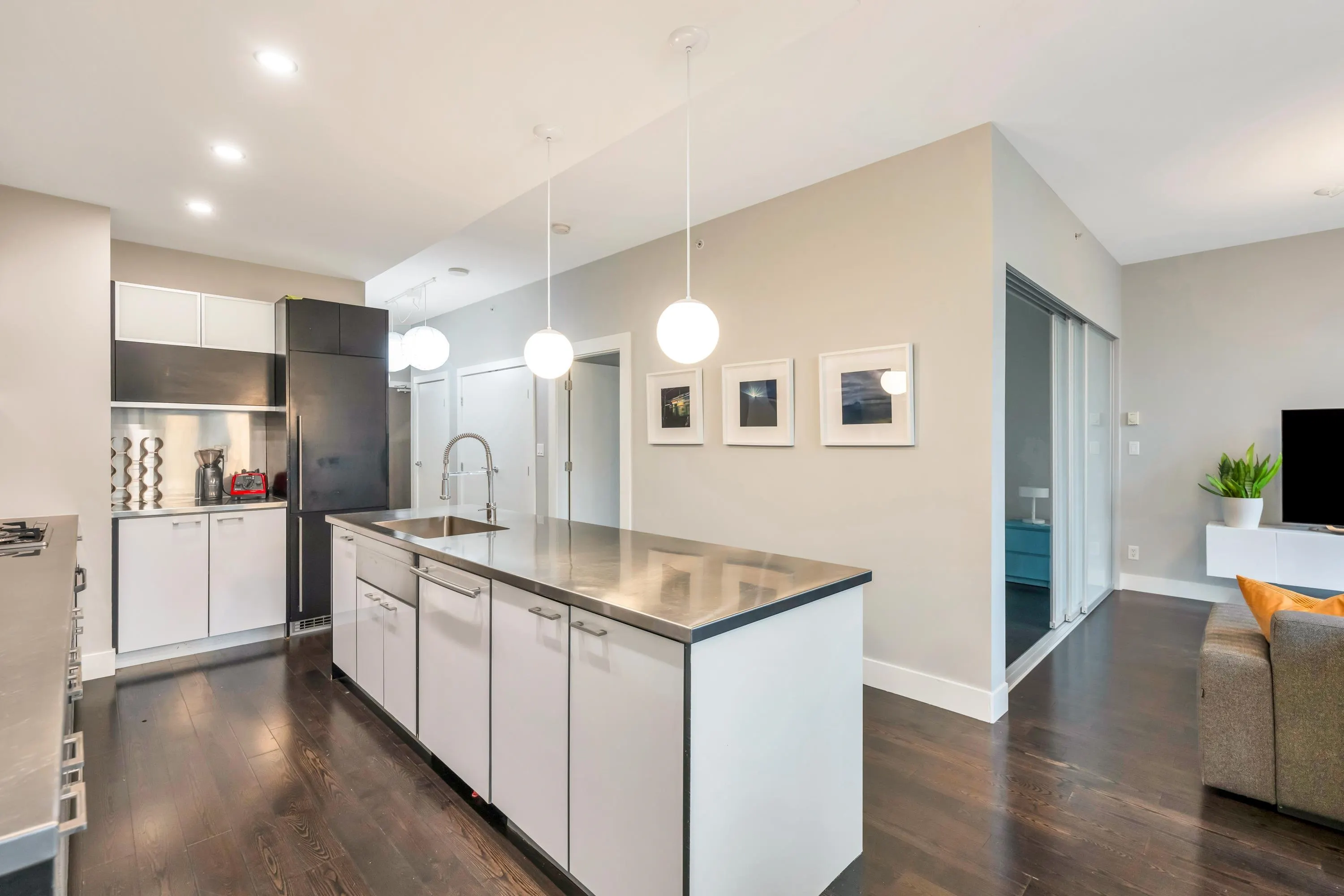 305 535 Smithe Street