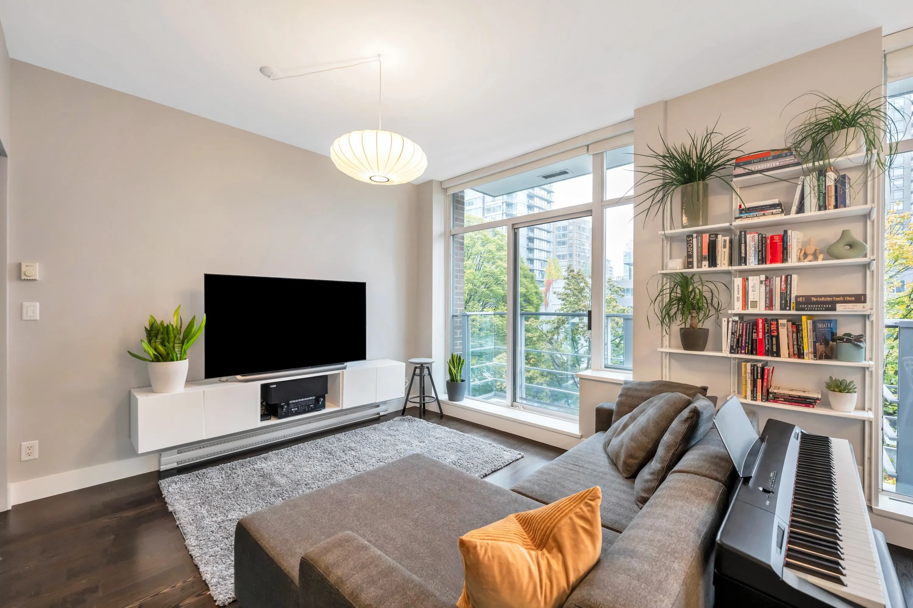 305 535 Smithe Street