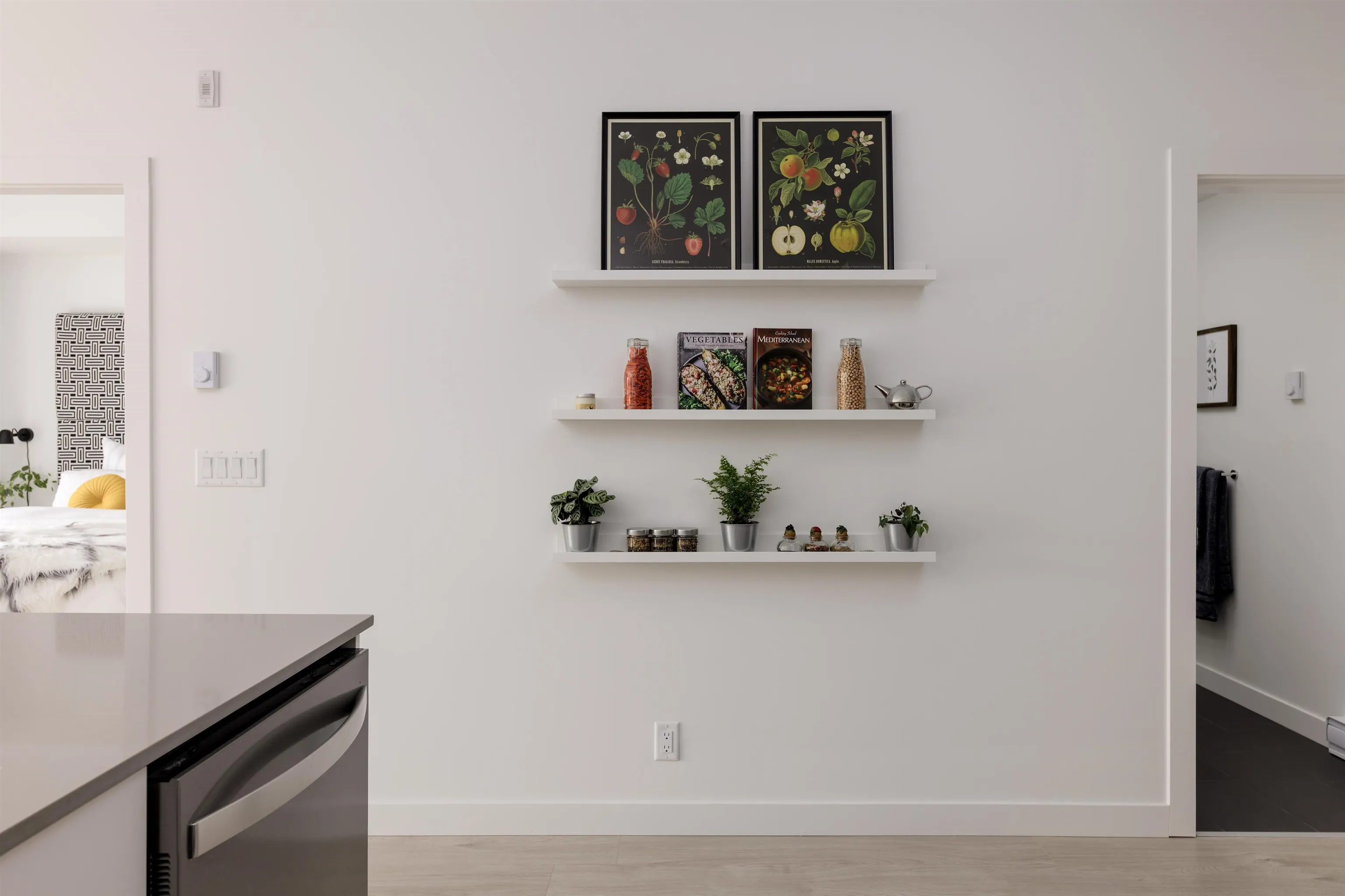 411 2345 Rindall Avenue