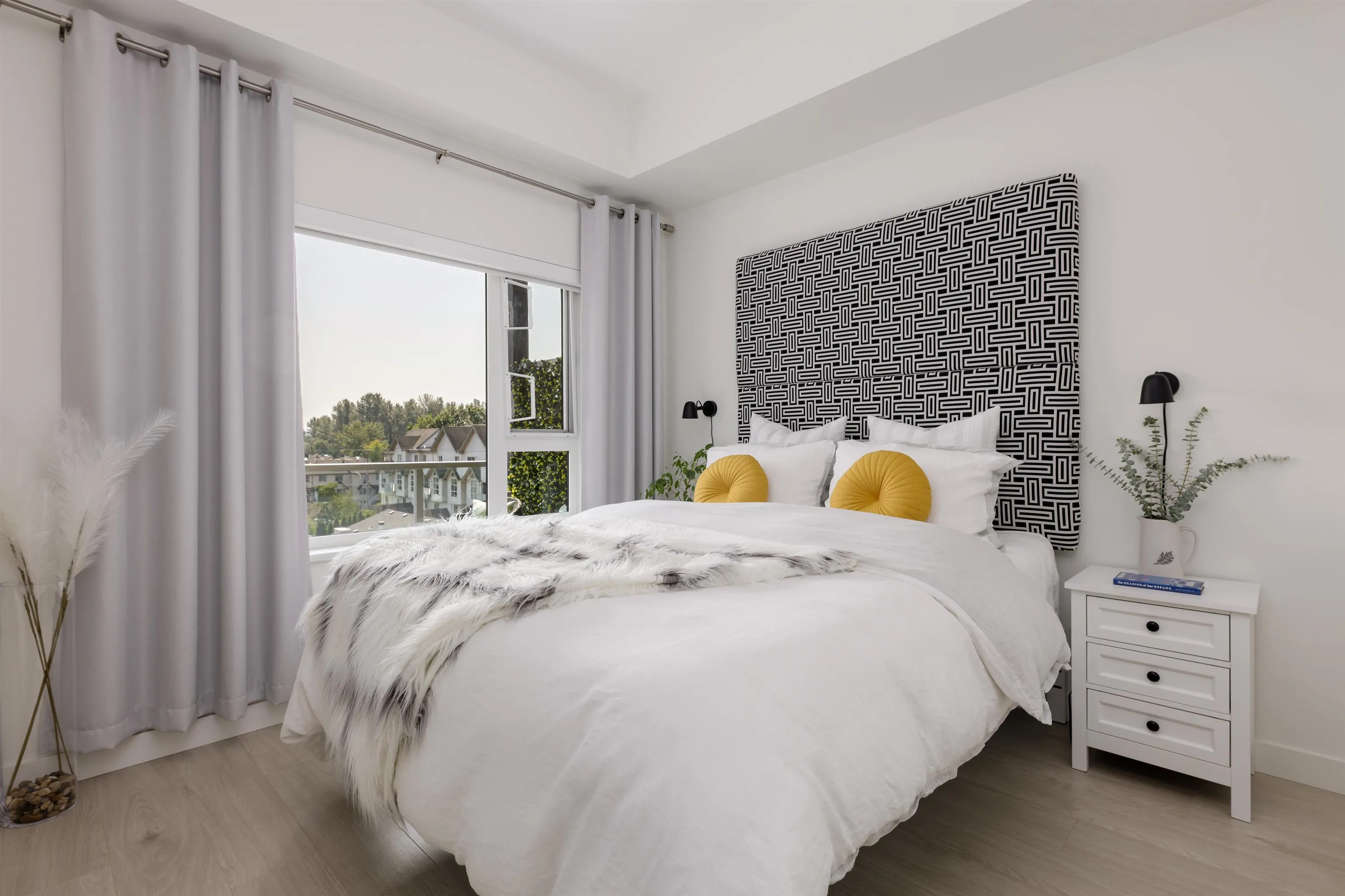 411 2345 Rindall Avenue