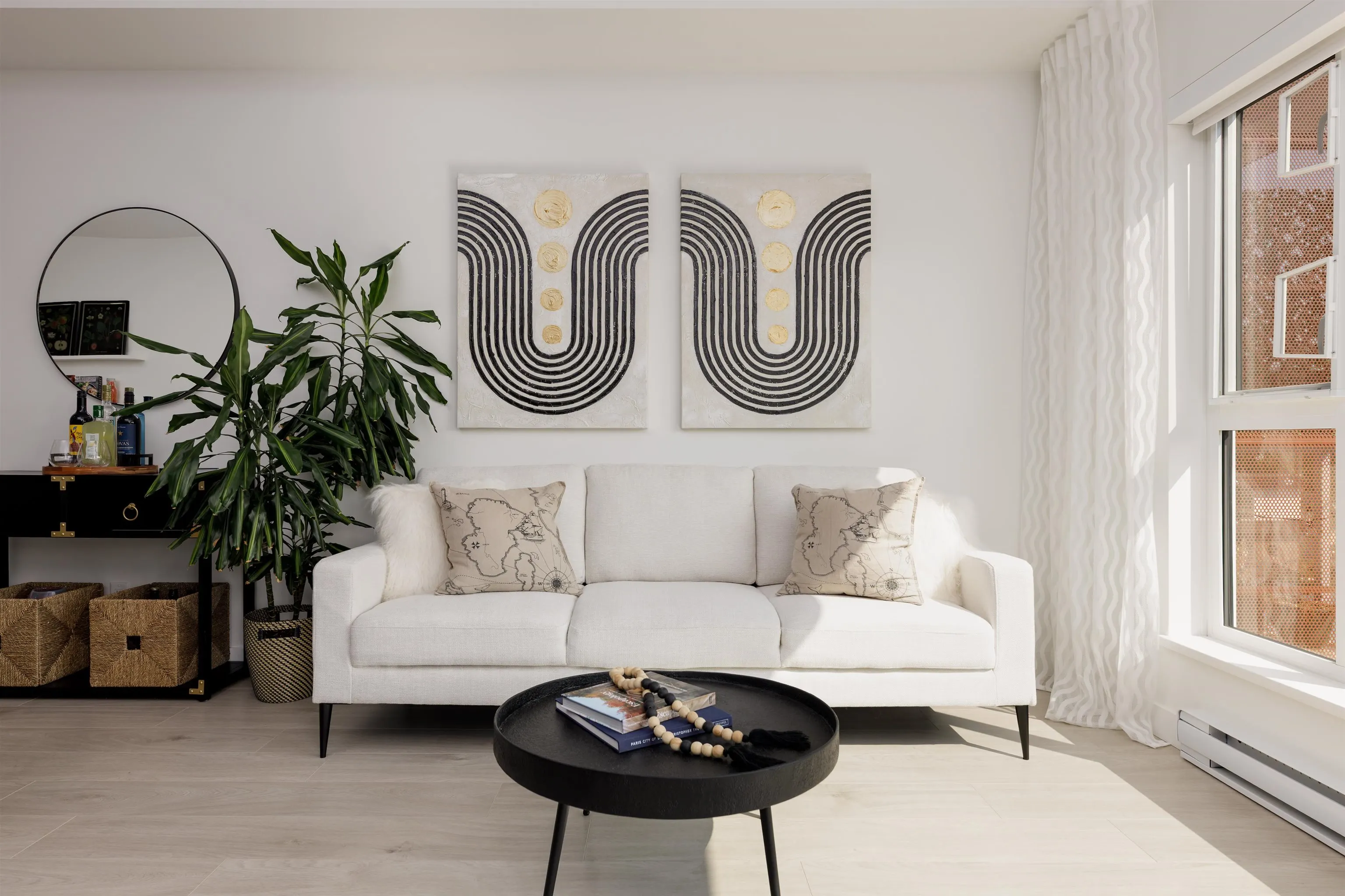 411 2345 Rindall Avenue