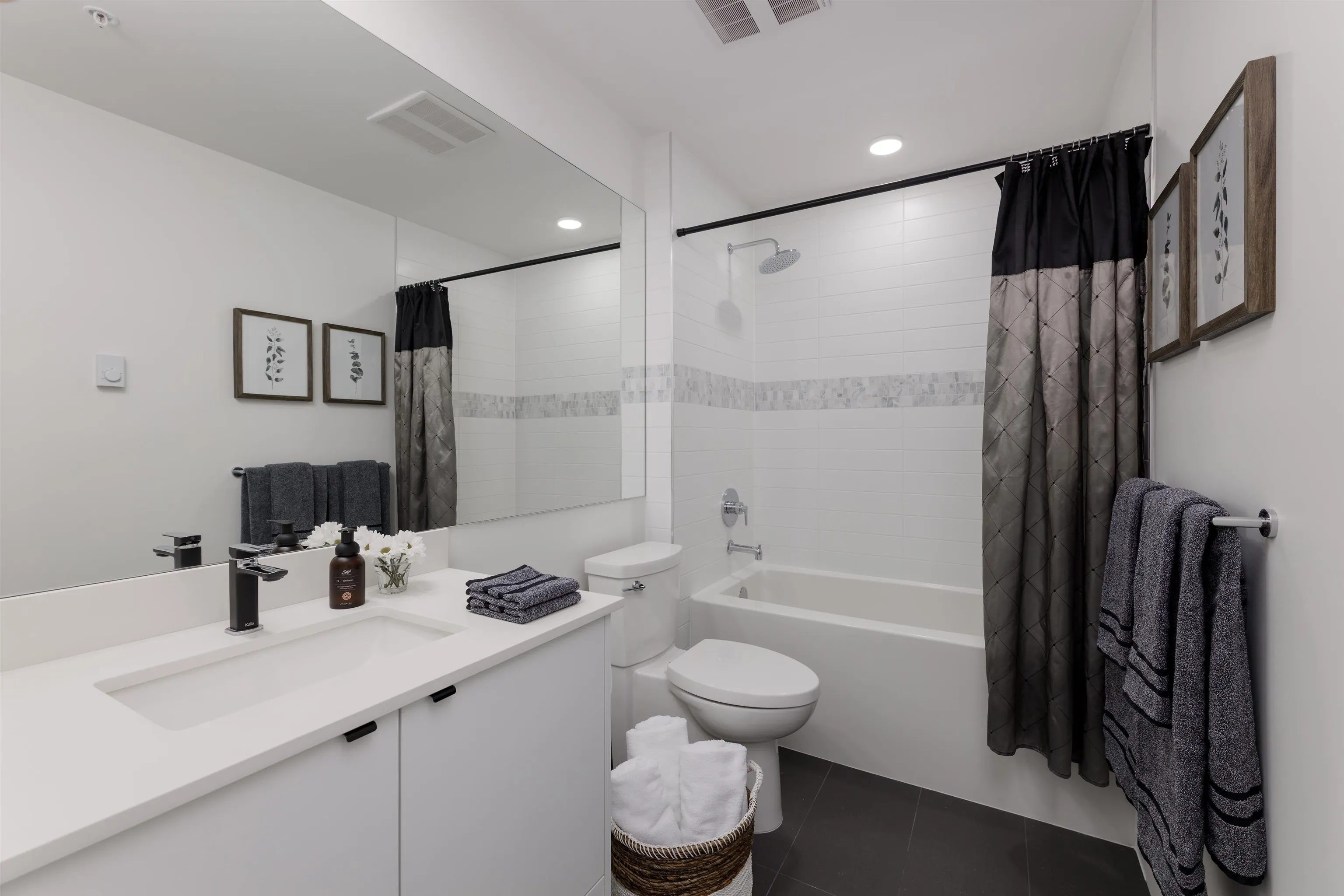 411 2345 Rindall Avenue