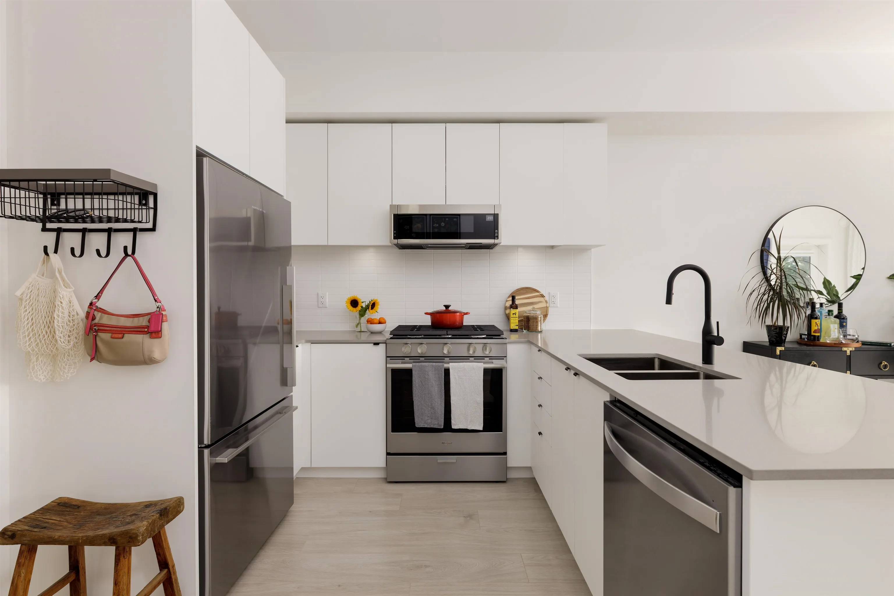 411 2345 Rindall Avenue