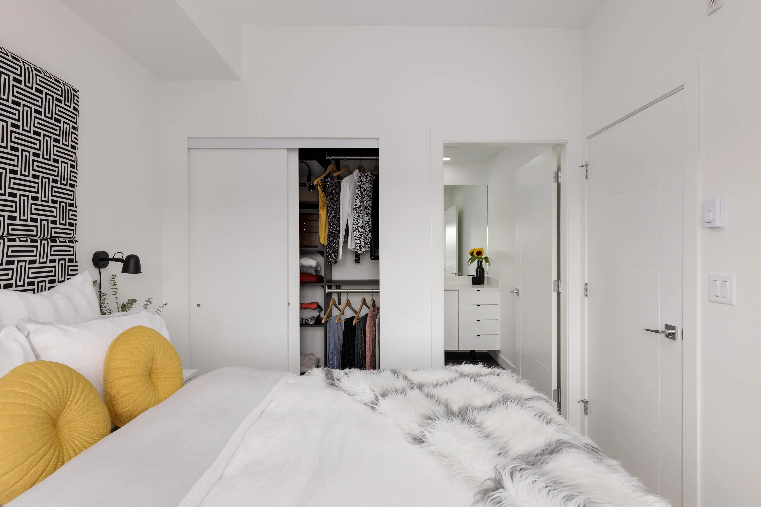 411 2345 Rindall Avenue