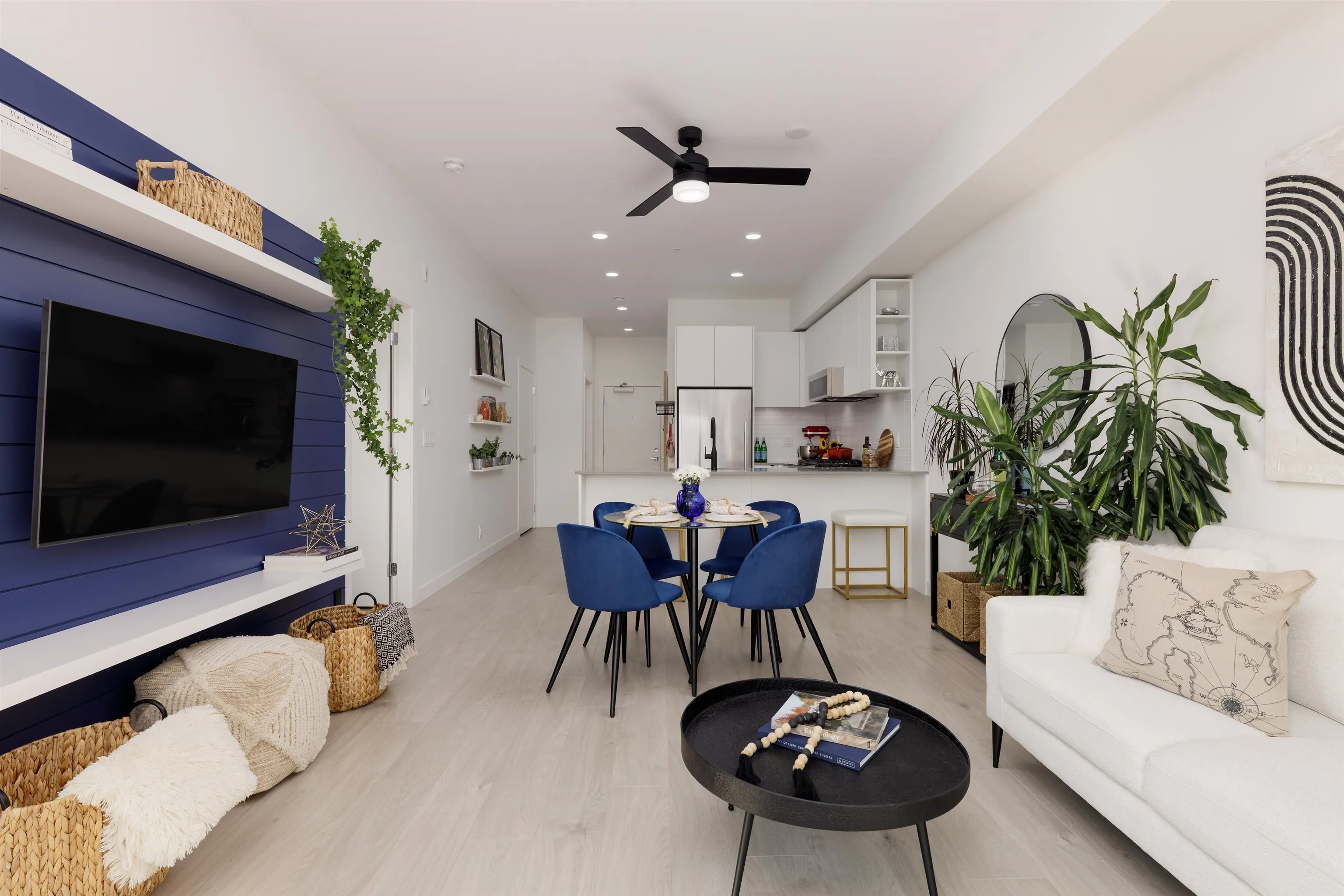 411 2345 Rindall Avenue