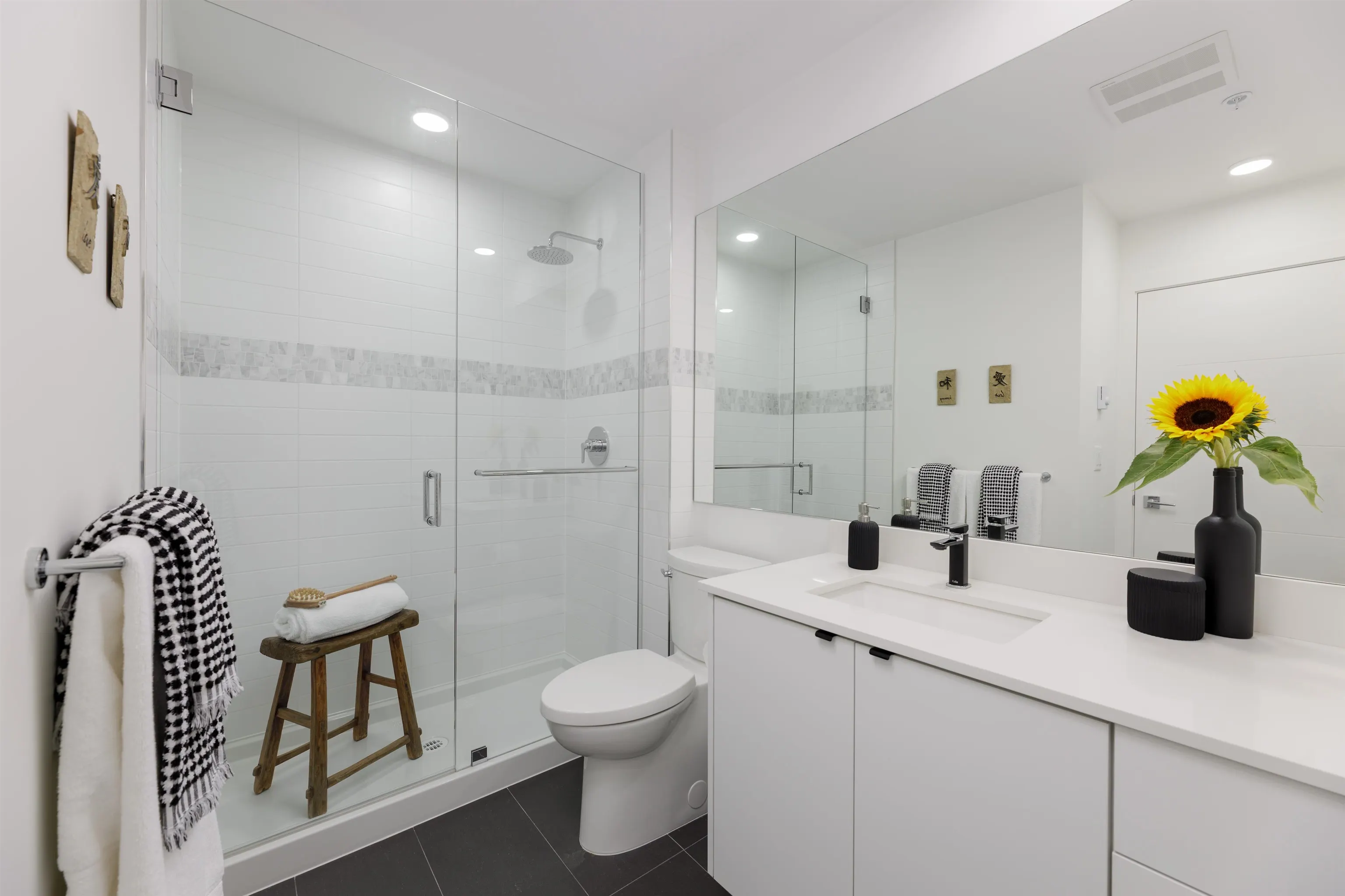 411 2345 Rindall Avenue