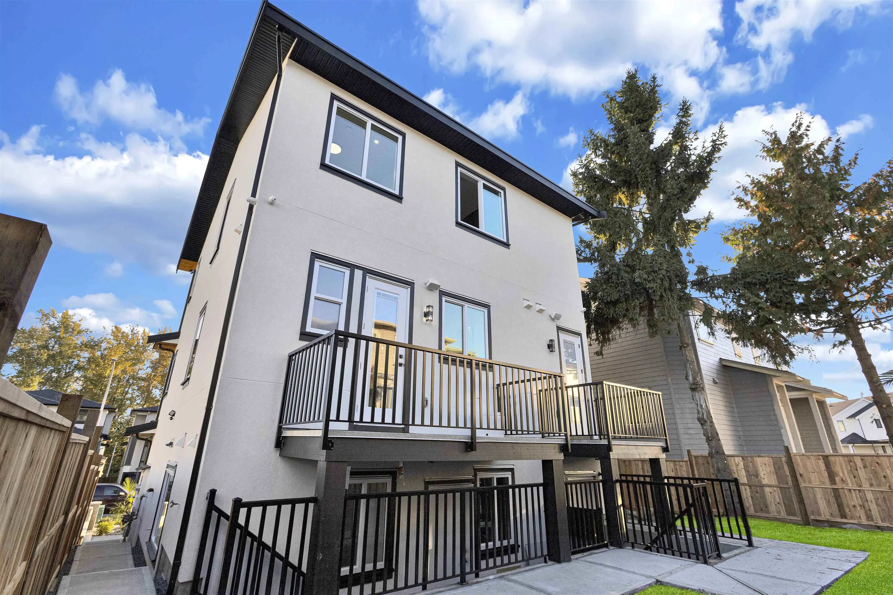 102 16633 18a Avenue