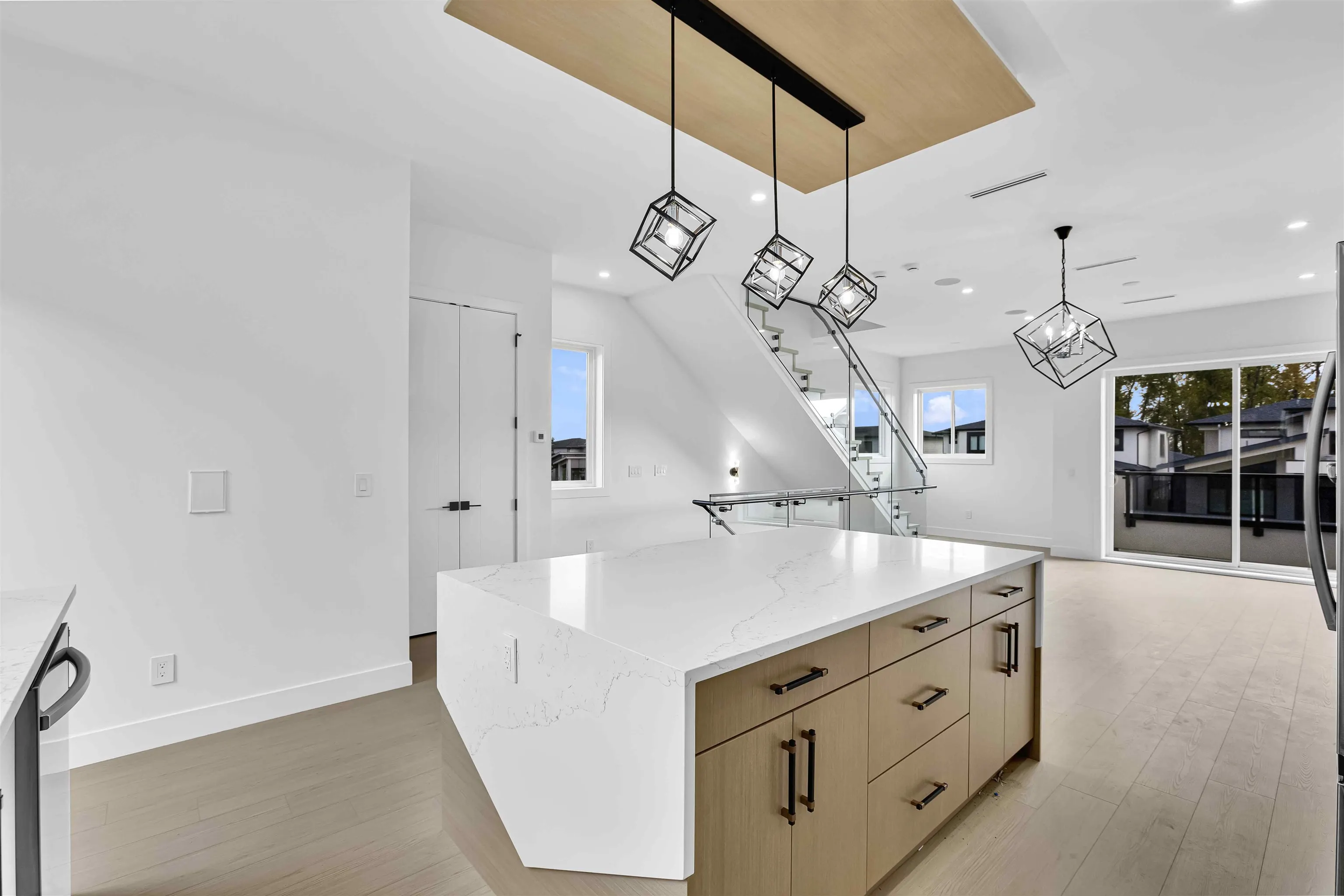 102 16633 18a Avenue