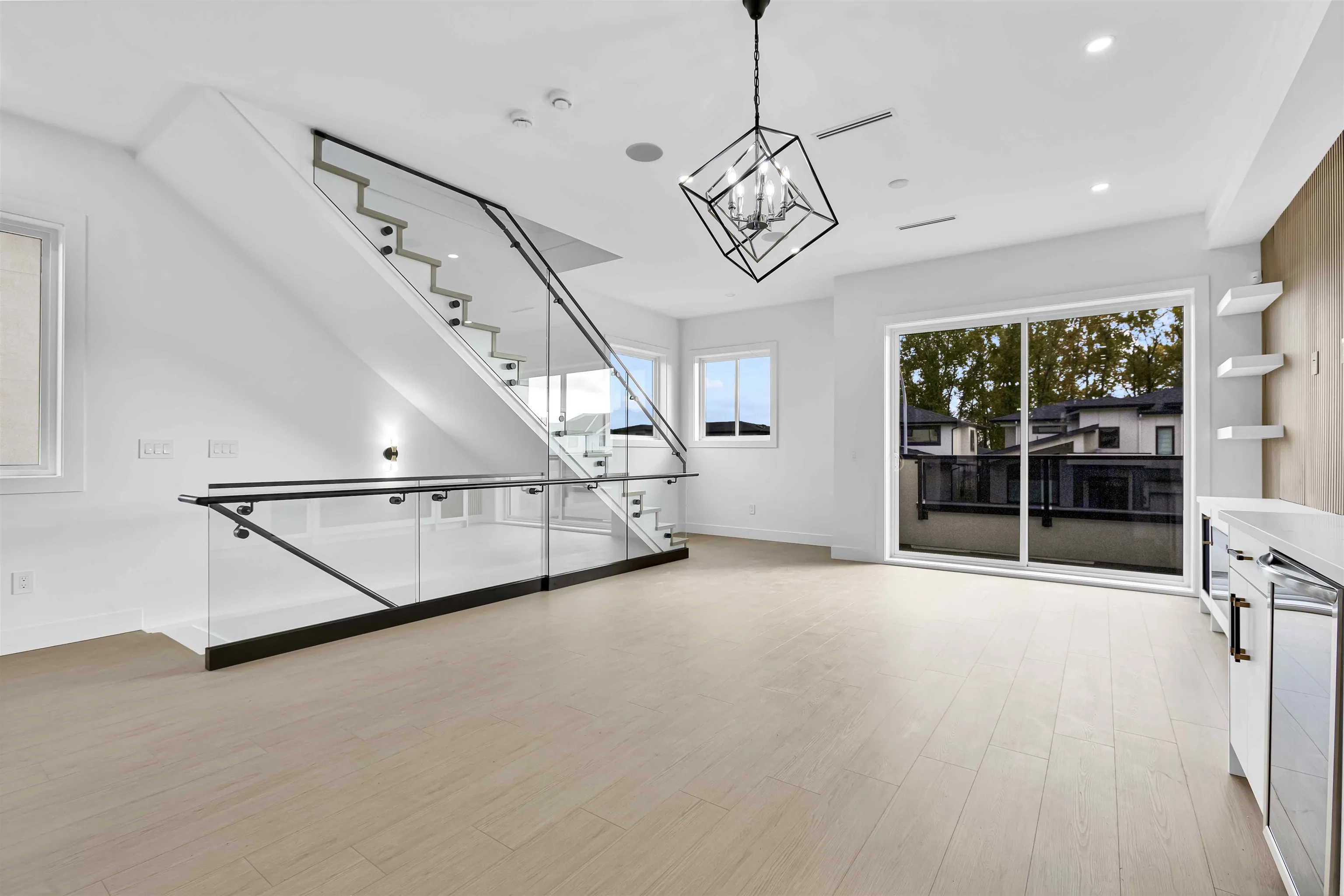 102 16633 18a Avenue