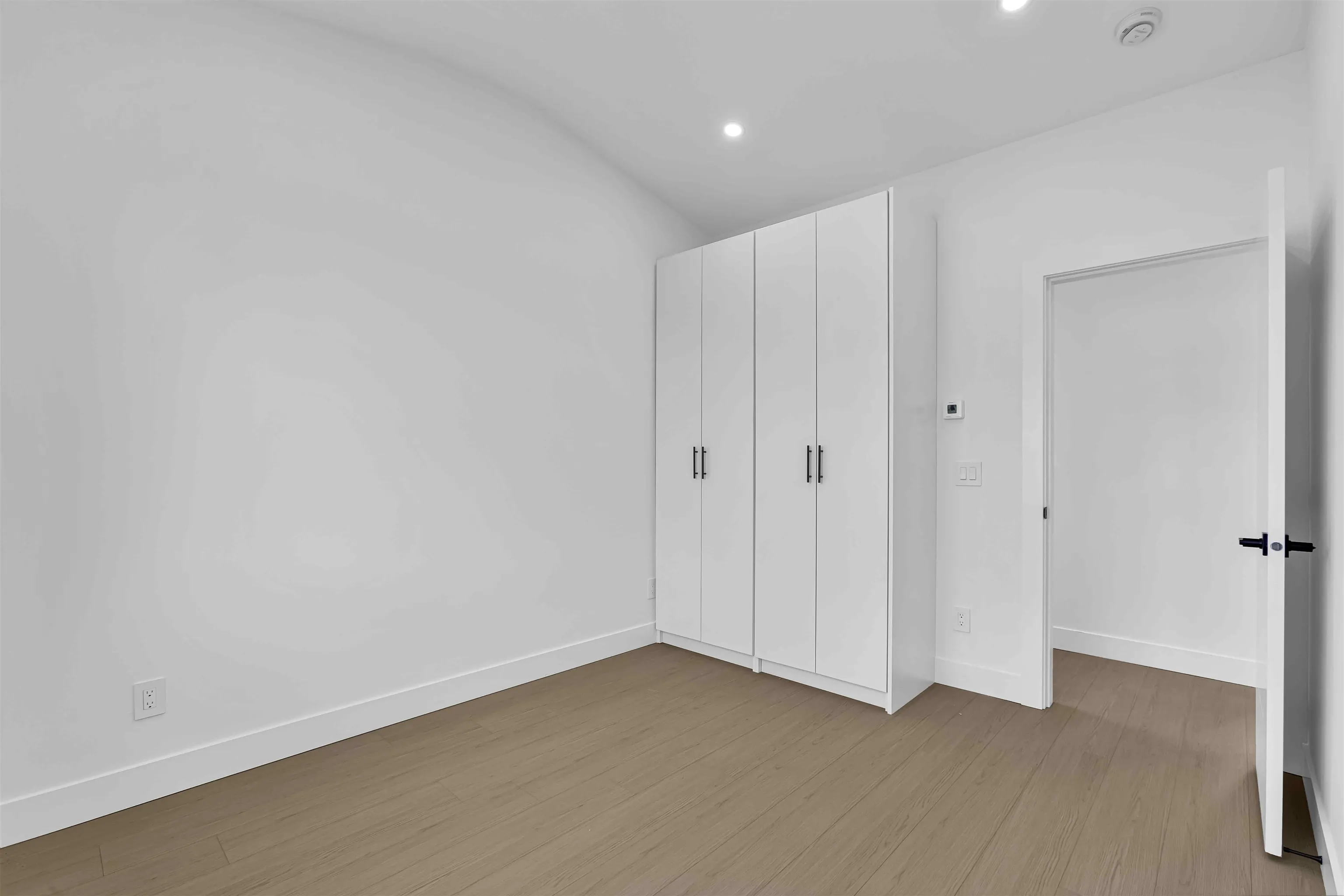 102 16633 18a Avenue