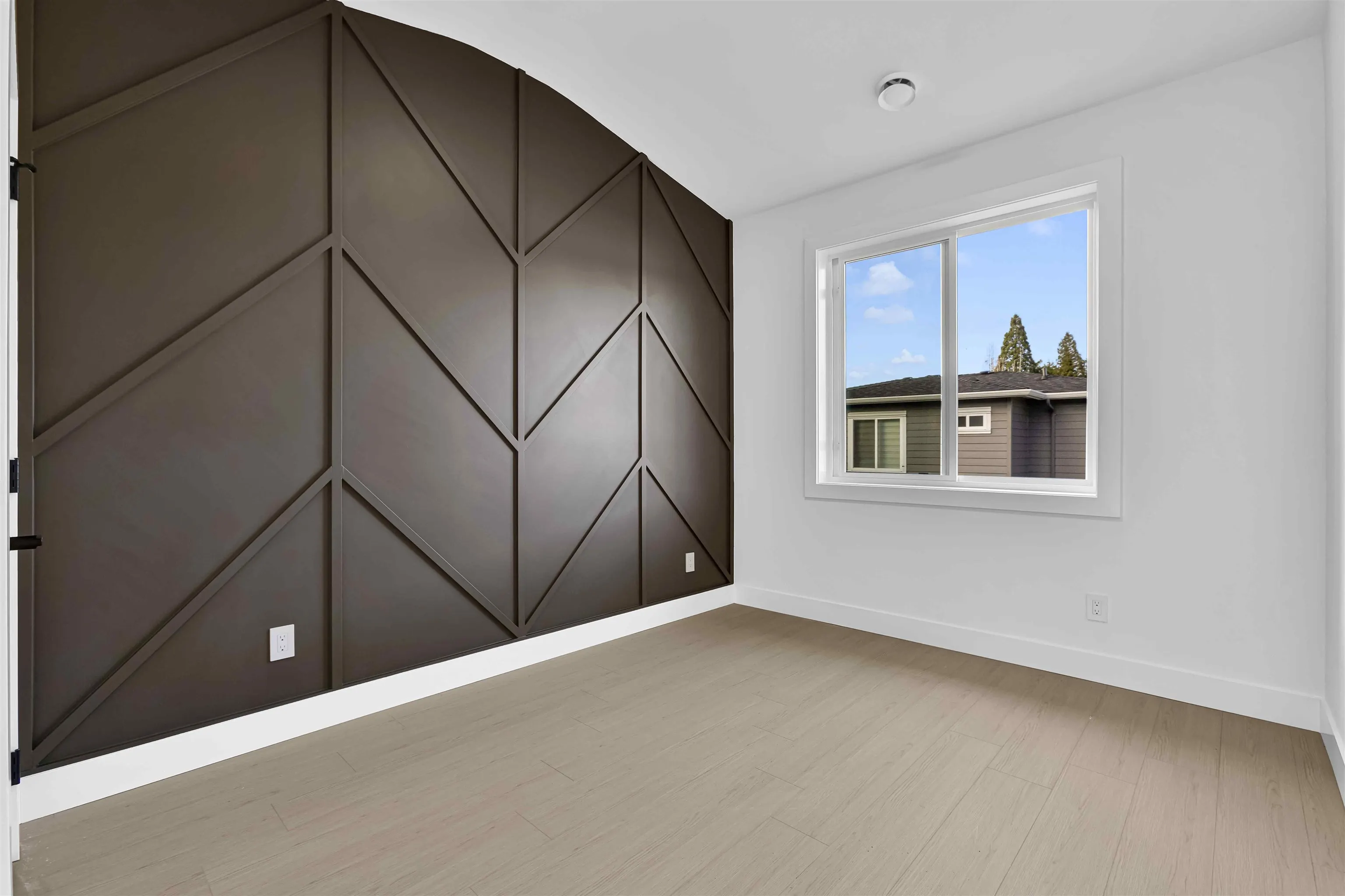 102 16633 18a Avenue