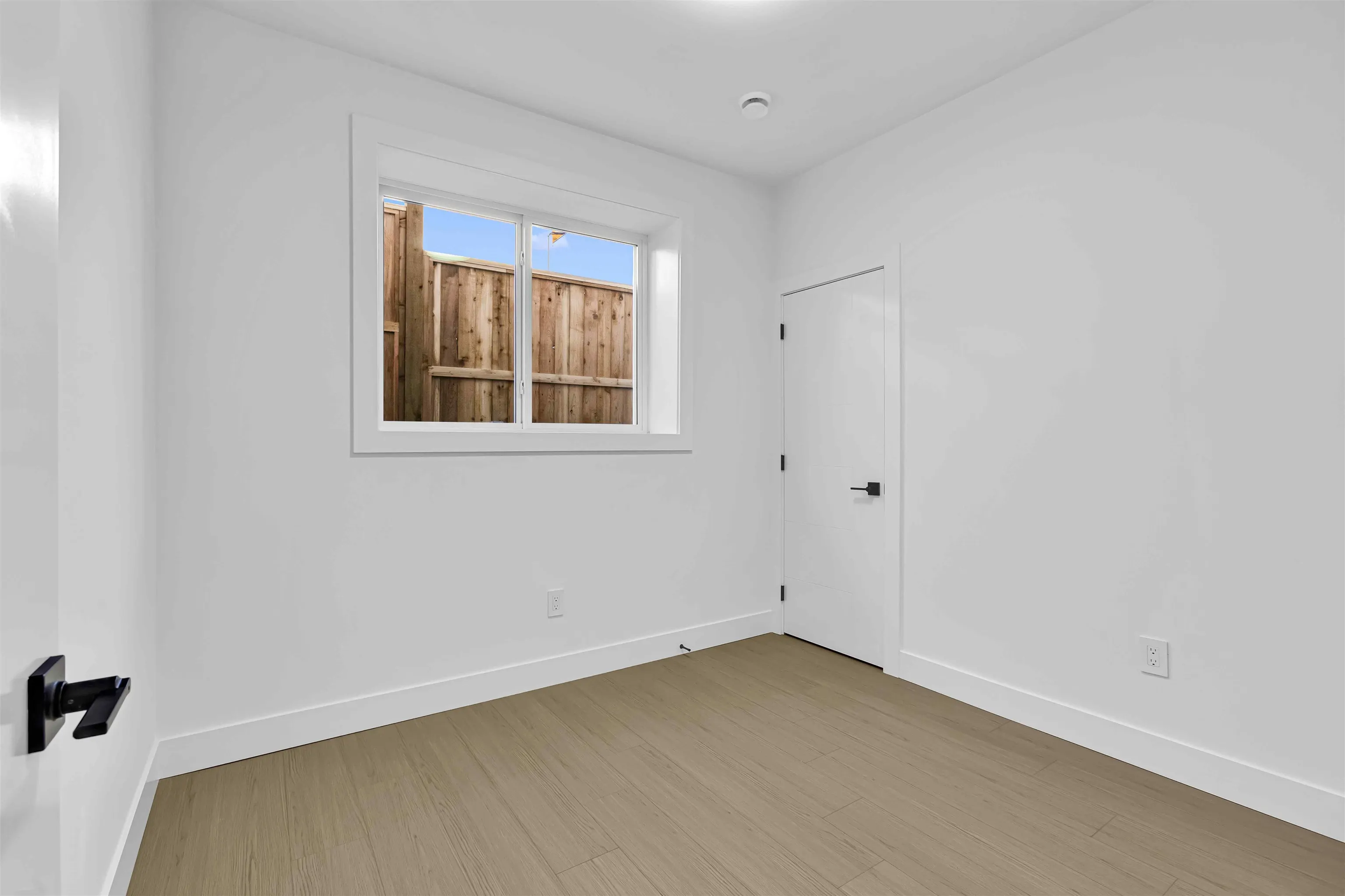 102 16633 18a Avenue