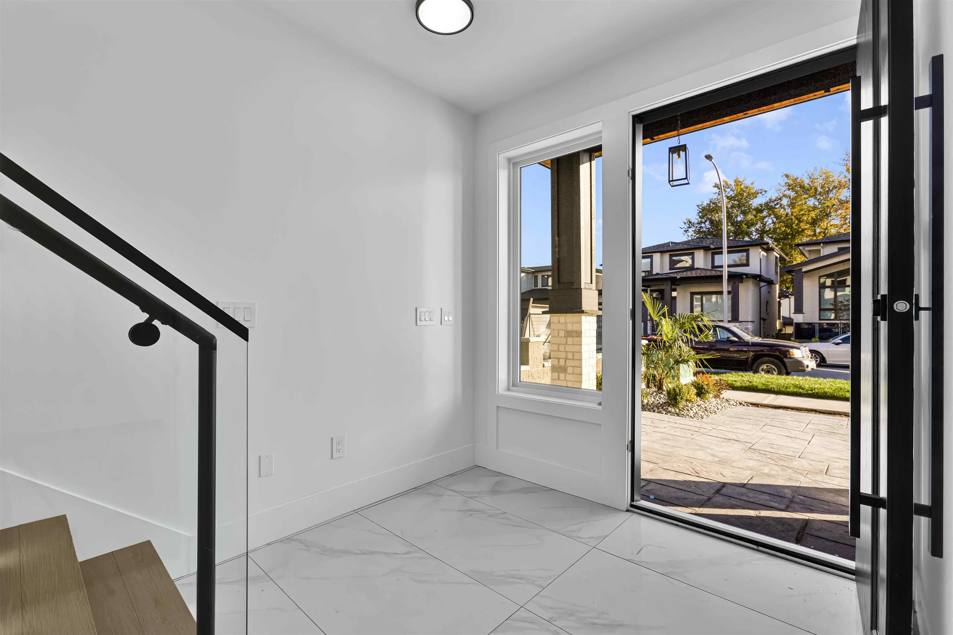 102 16633 18a Avenue