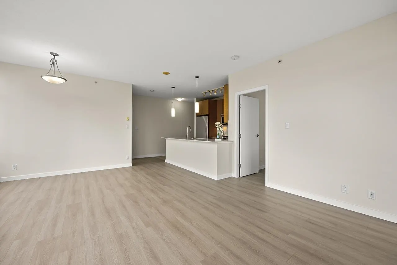 603 7362 Elmbridge Way