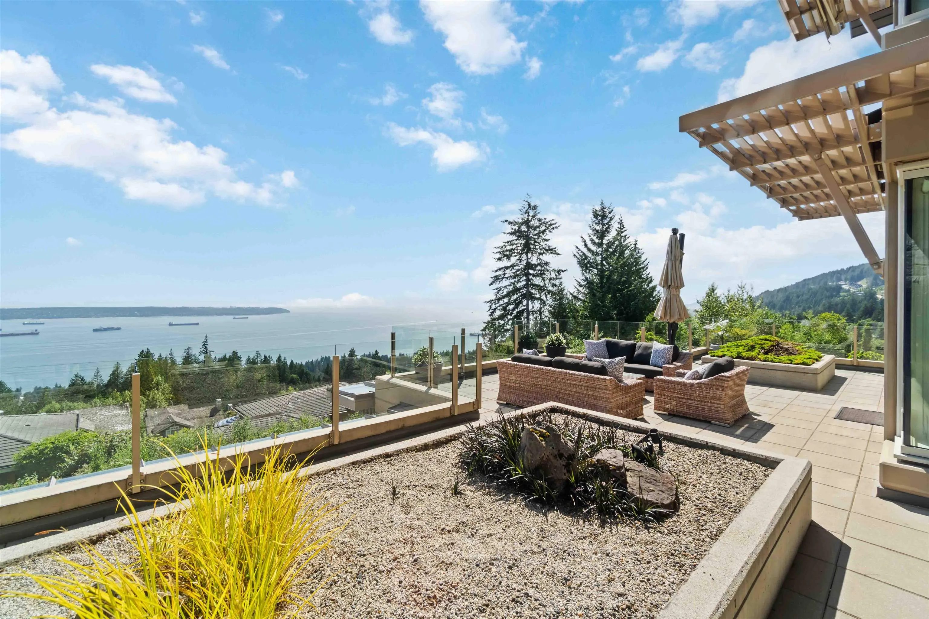 304 2535 Garden Court