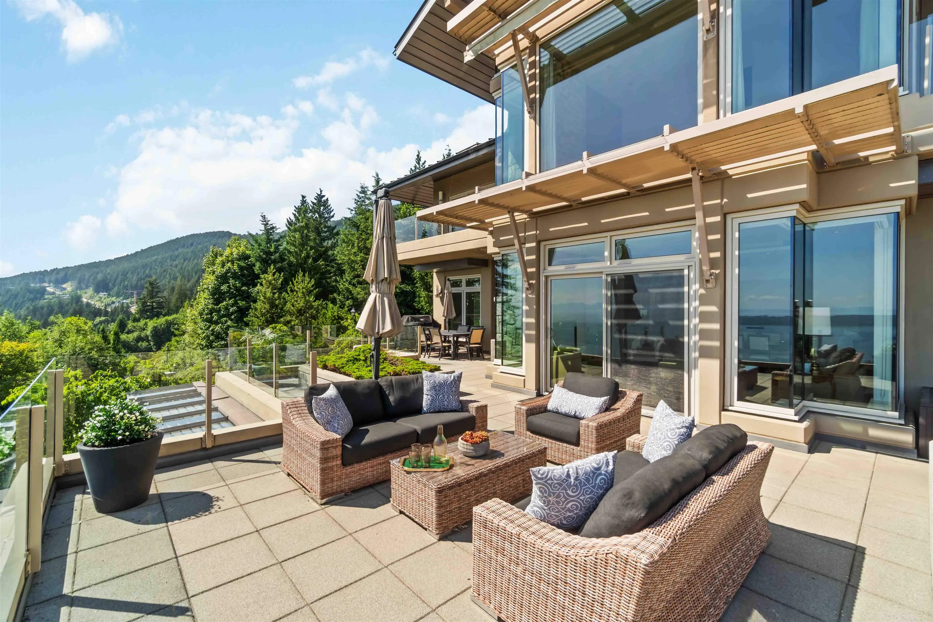 304 2535 Garden Court