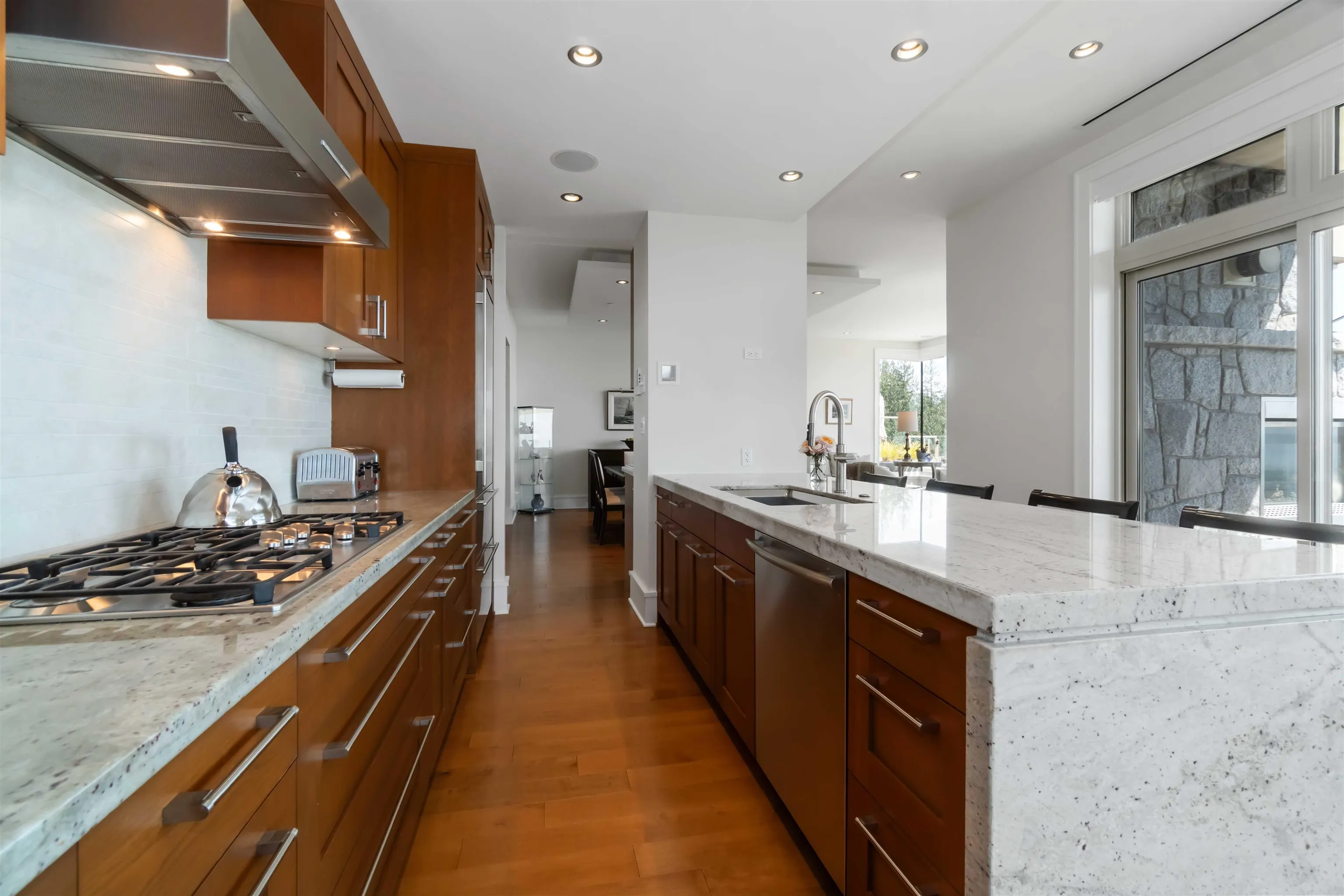 304 2535 Garden Court