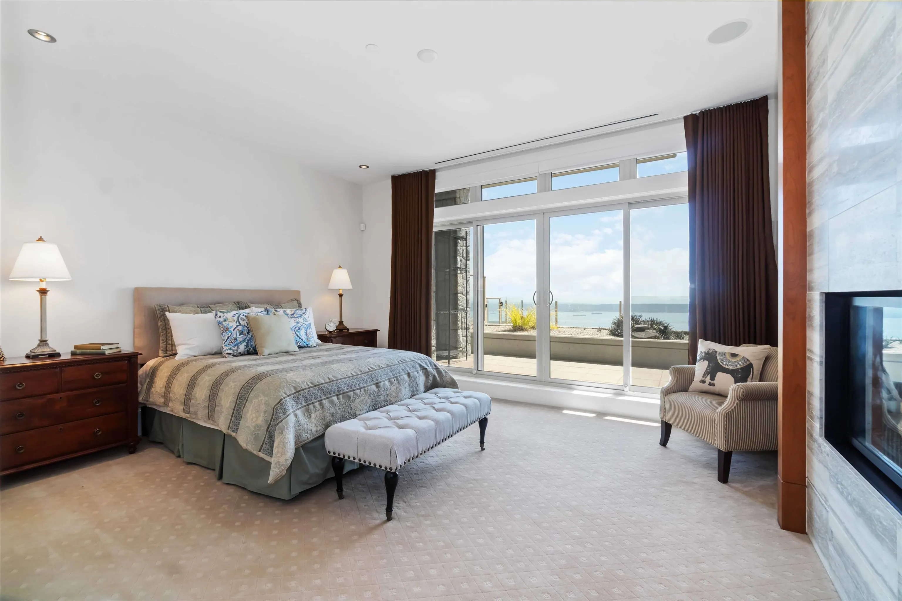 304 2535 Garden Court