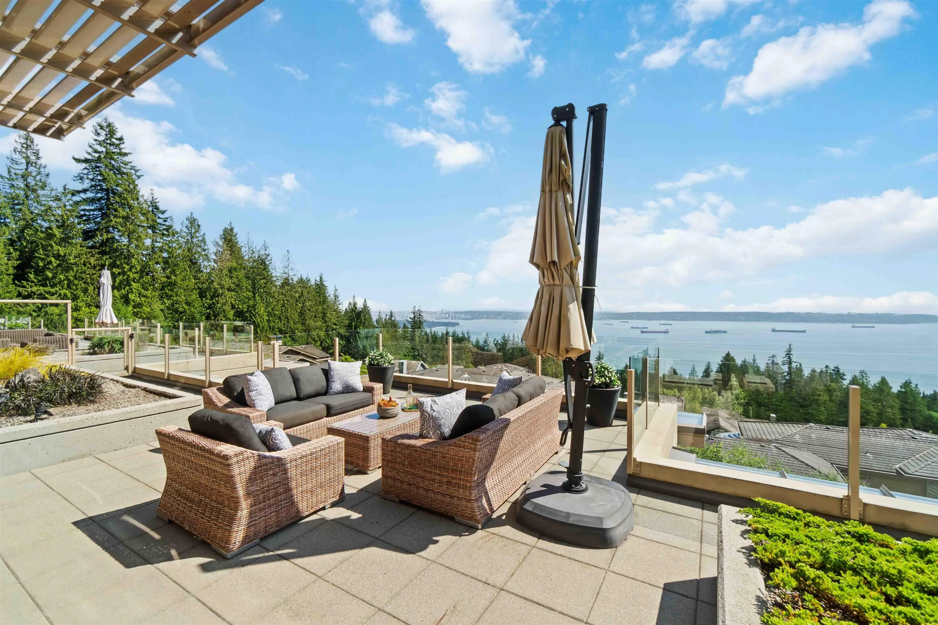 304 2535 Garden Court