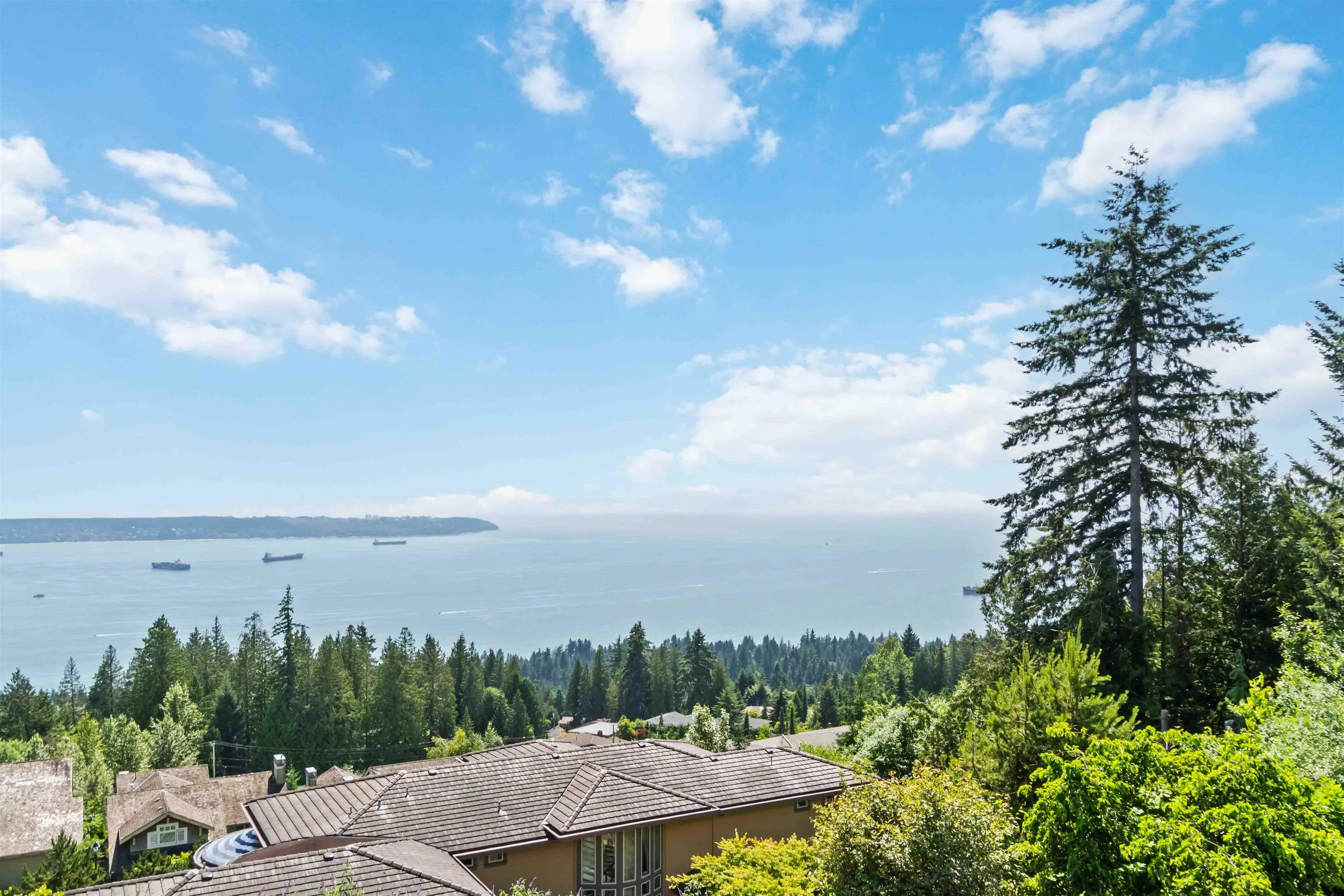 304 2535 Garden Court