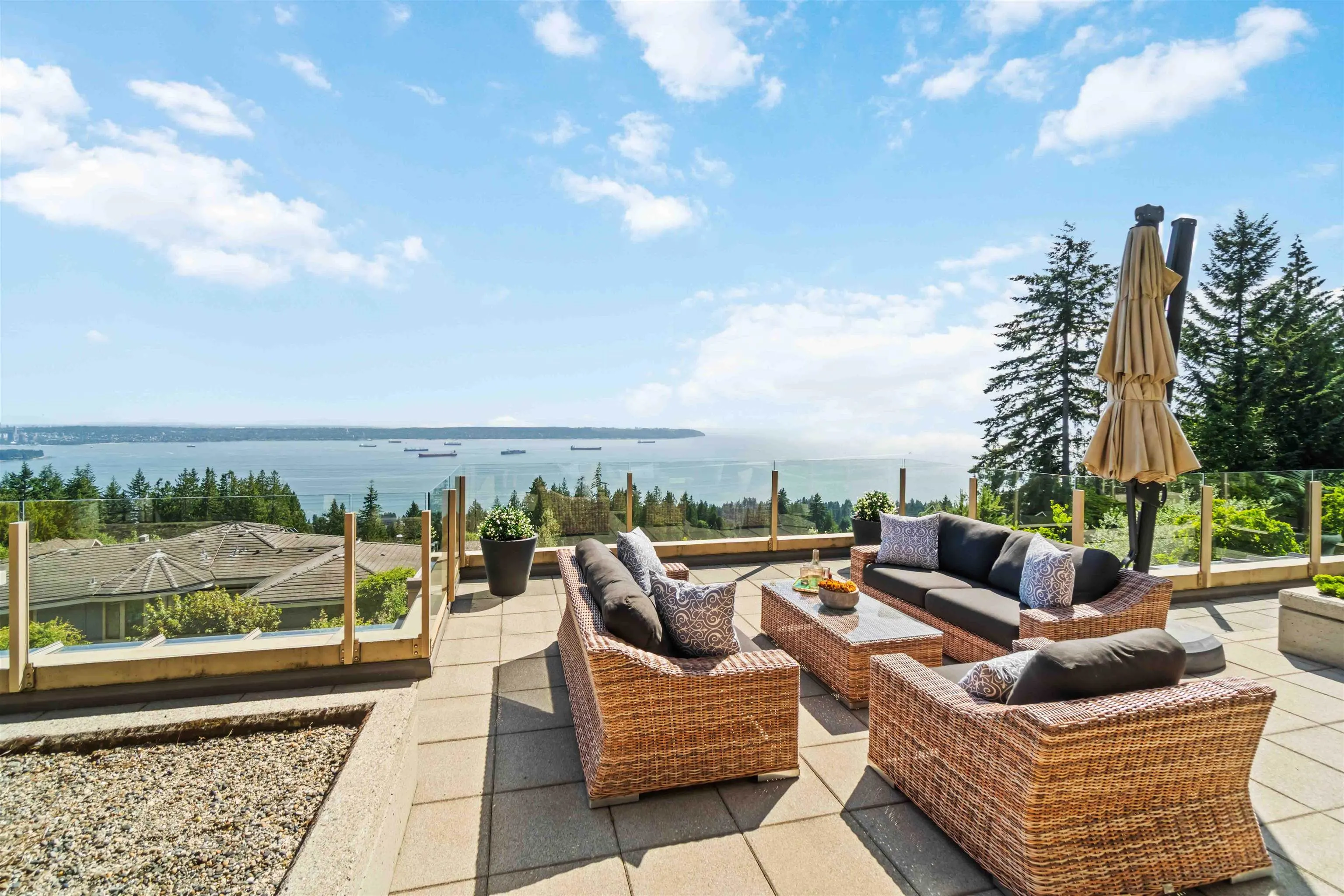 304 2535 Garden Court